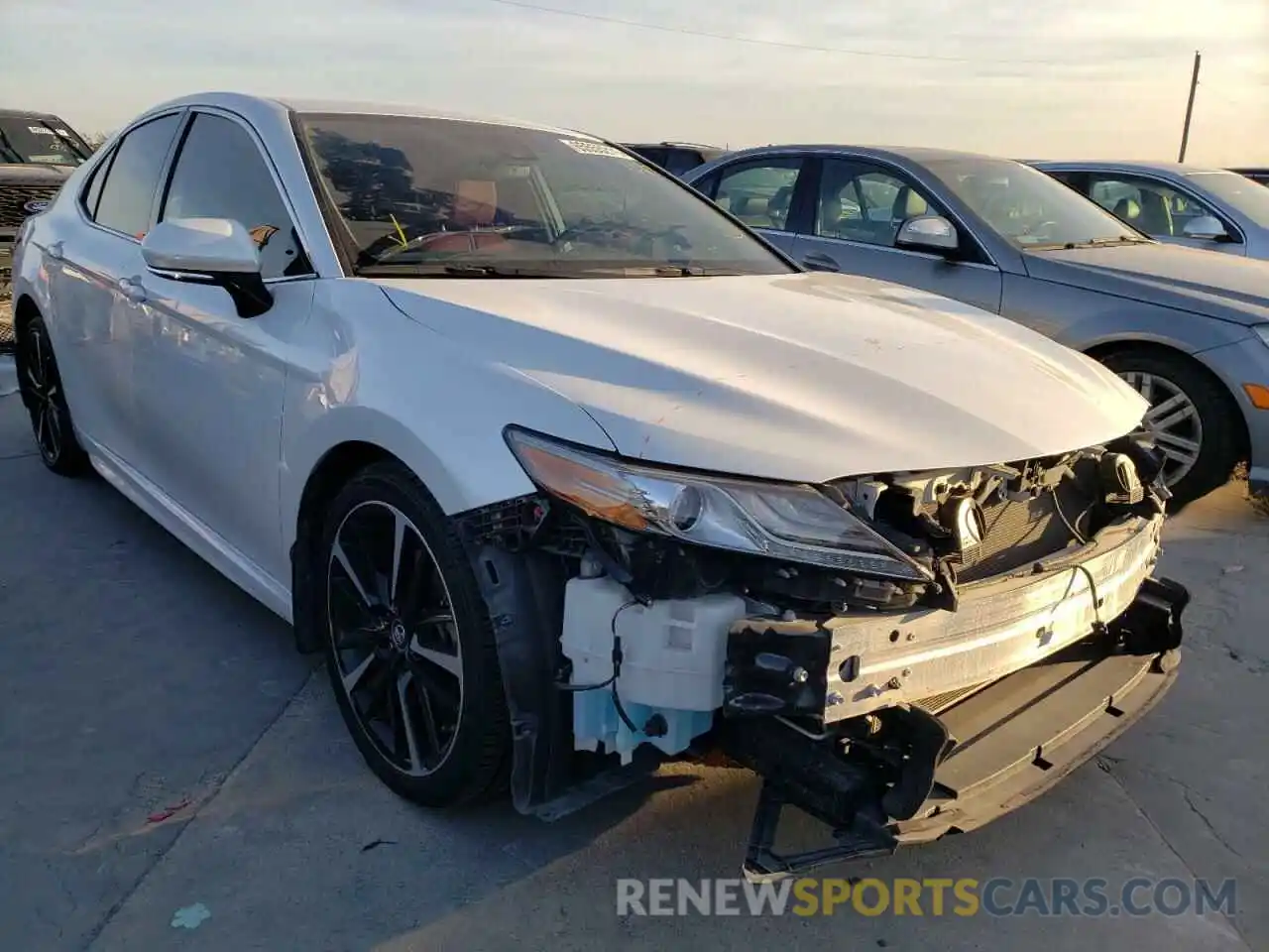 1 Photograph of a damaged car 4T1B61HK0KU768393 TOYOTA CAMRY 2019