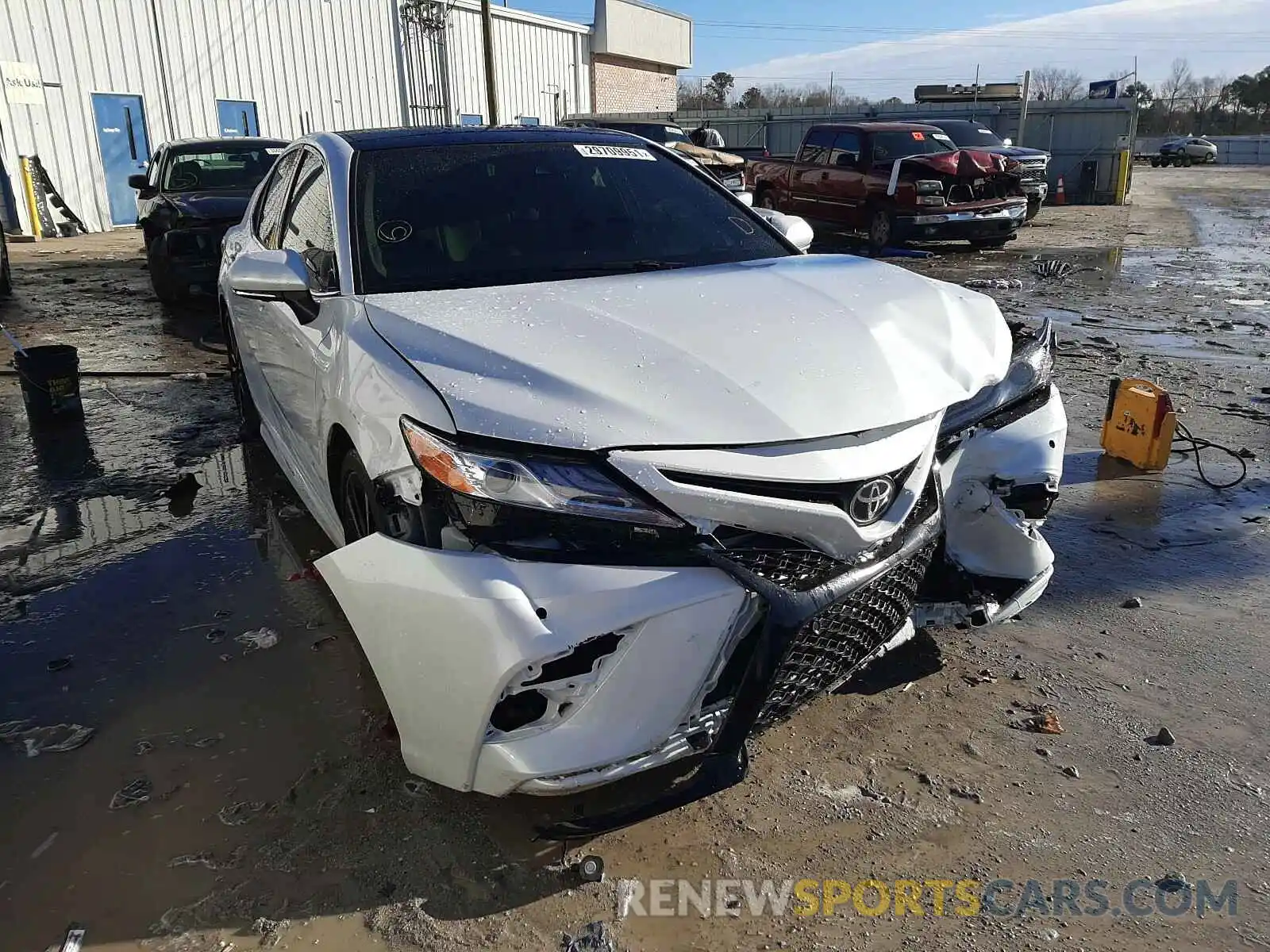 1 Photograph of a damaged car 4T1B61HK0KU768667 TOYOTA CAMRY 2019