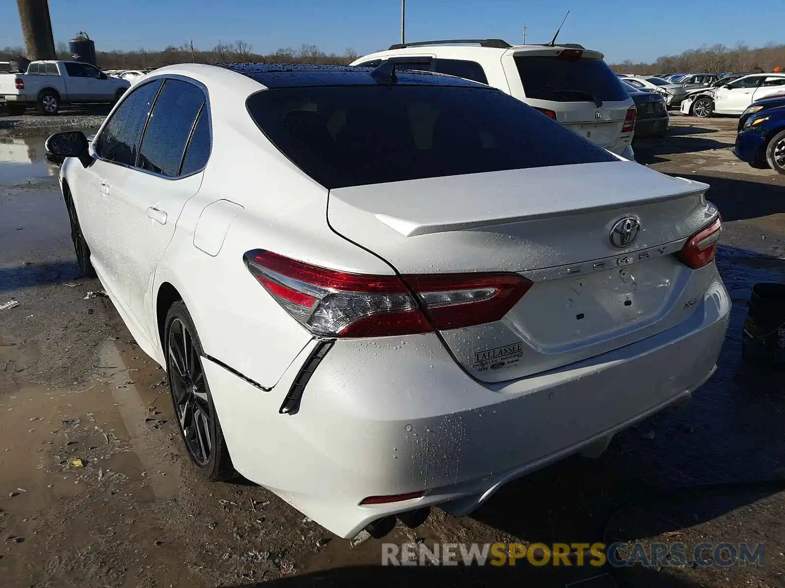 3 Photograph of a damaged car 4T1B61HK0KU768667 TOYOTA CAMRY 2019