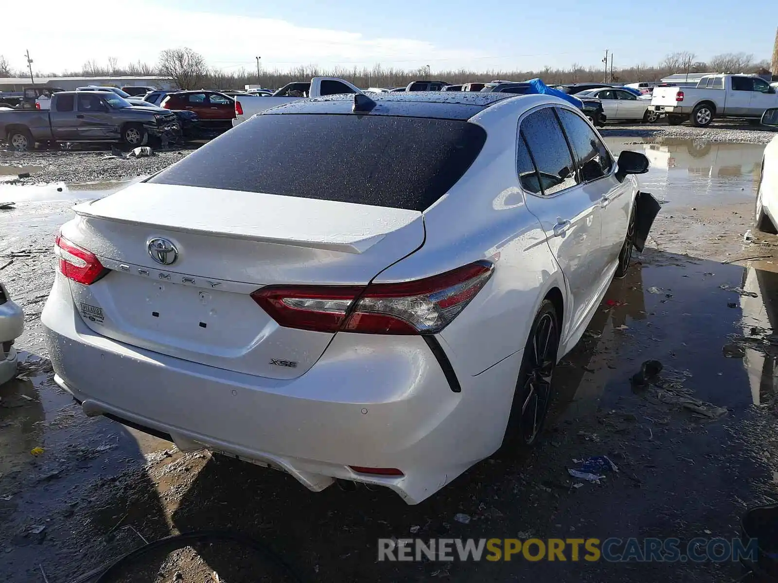 4 Photograph of a damaged car 4T1B61HK0KU768667 TOYOTA CAMRY 2019