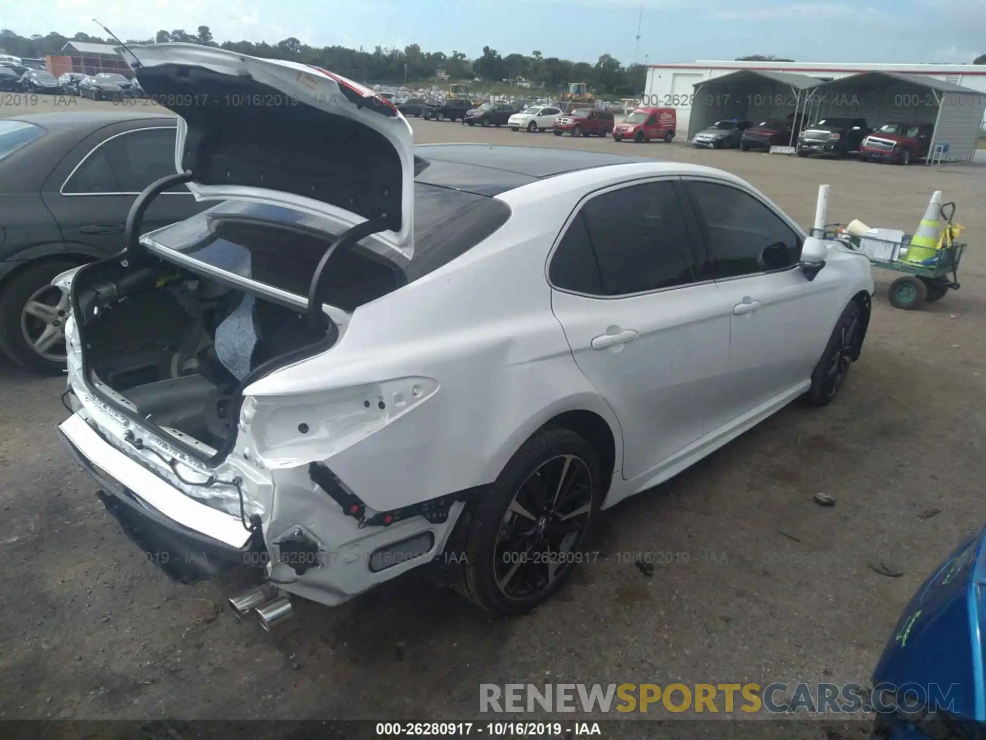 4 Photograph of a damaged car 4T1B61HK0KU773724 TOYOTA CAMRY 2019