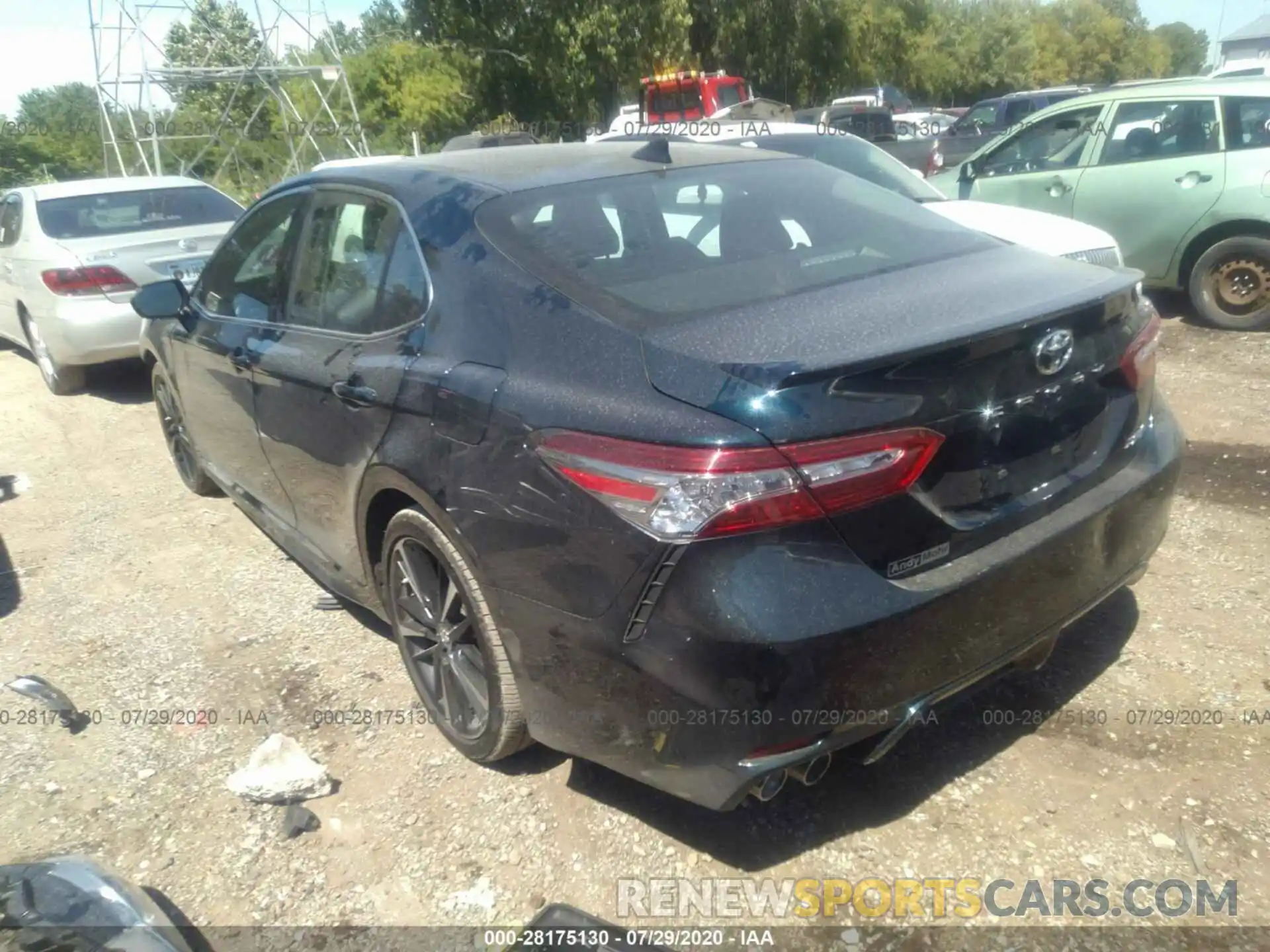 3 Photograph of a damaged car 4T1B61HK0KU782472 TOYOTA CAMRY 2019