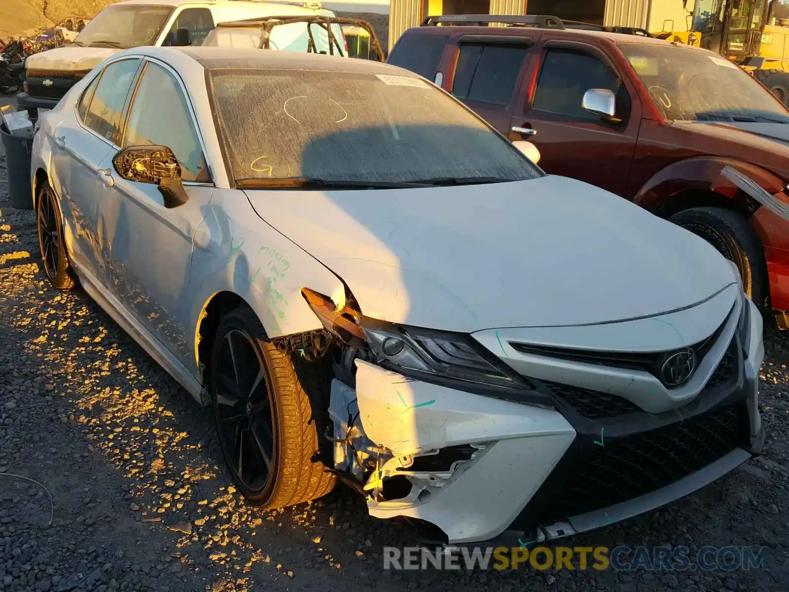 1 Photograph of a damaged car 4T1B61HK0KU784156 TOYOTA CAMRY 2019