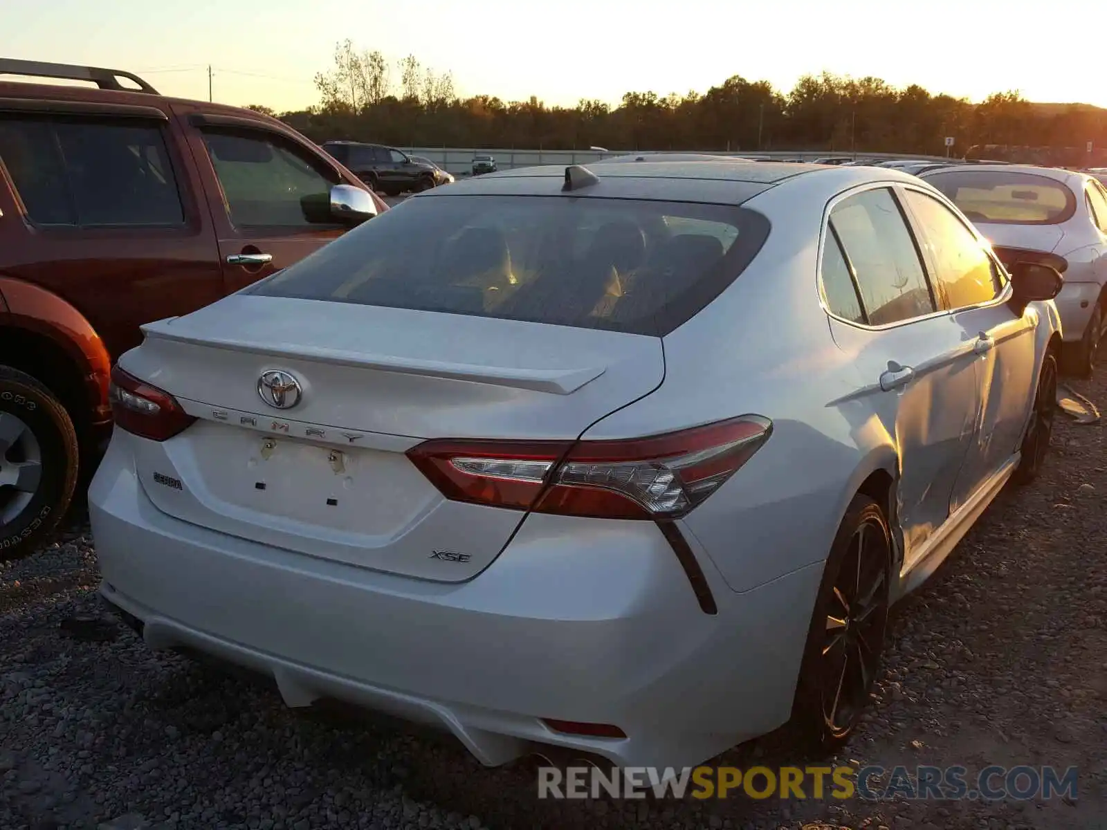 4 Photograph of a damaged car 4T1B61HK0KU784156 TOYOTA CAMRY 2019