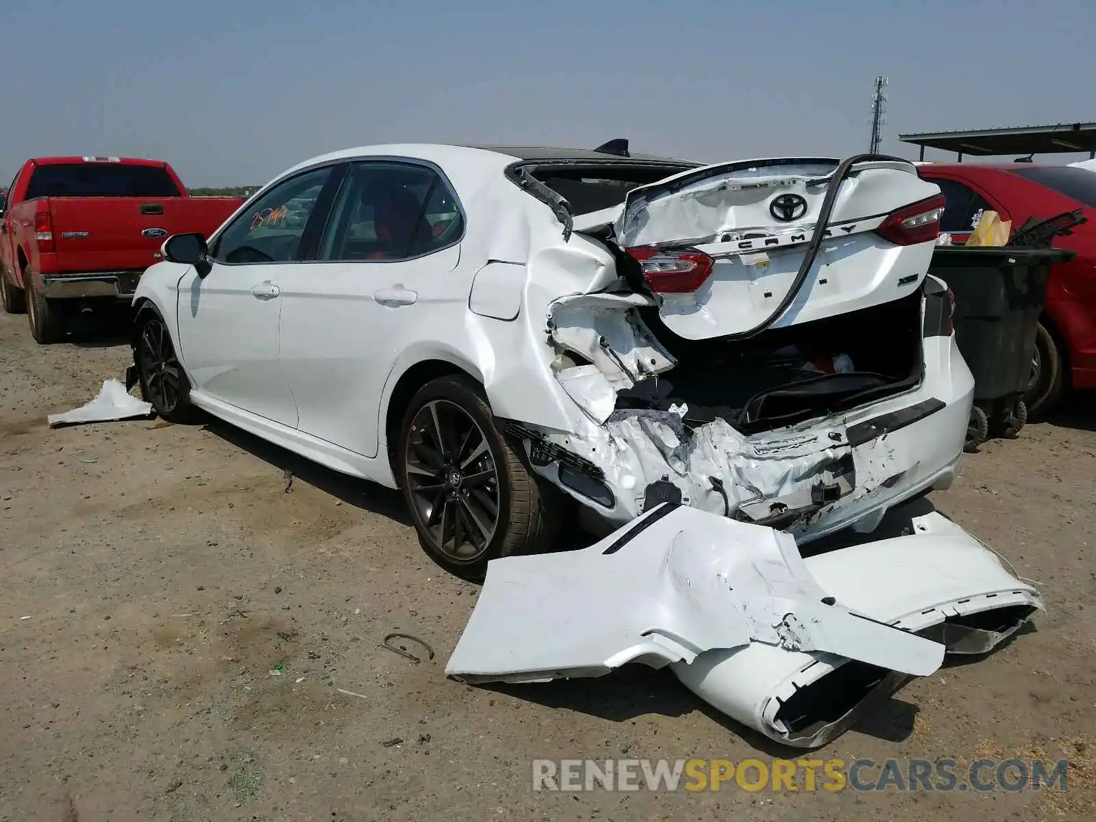 3 Photograph of a damaged car 4T1B61HK0KU786649 TOYOTA CAMRY 2019