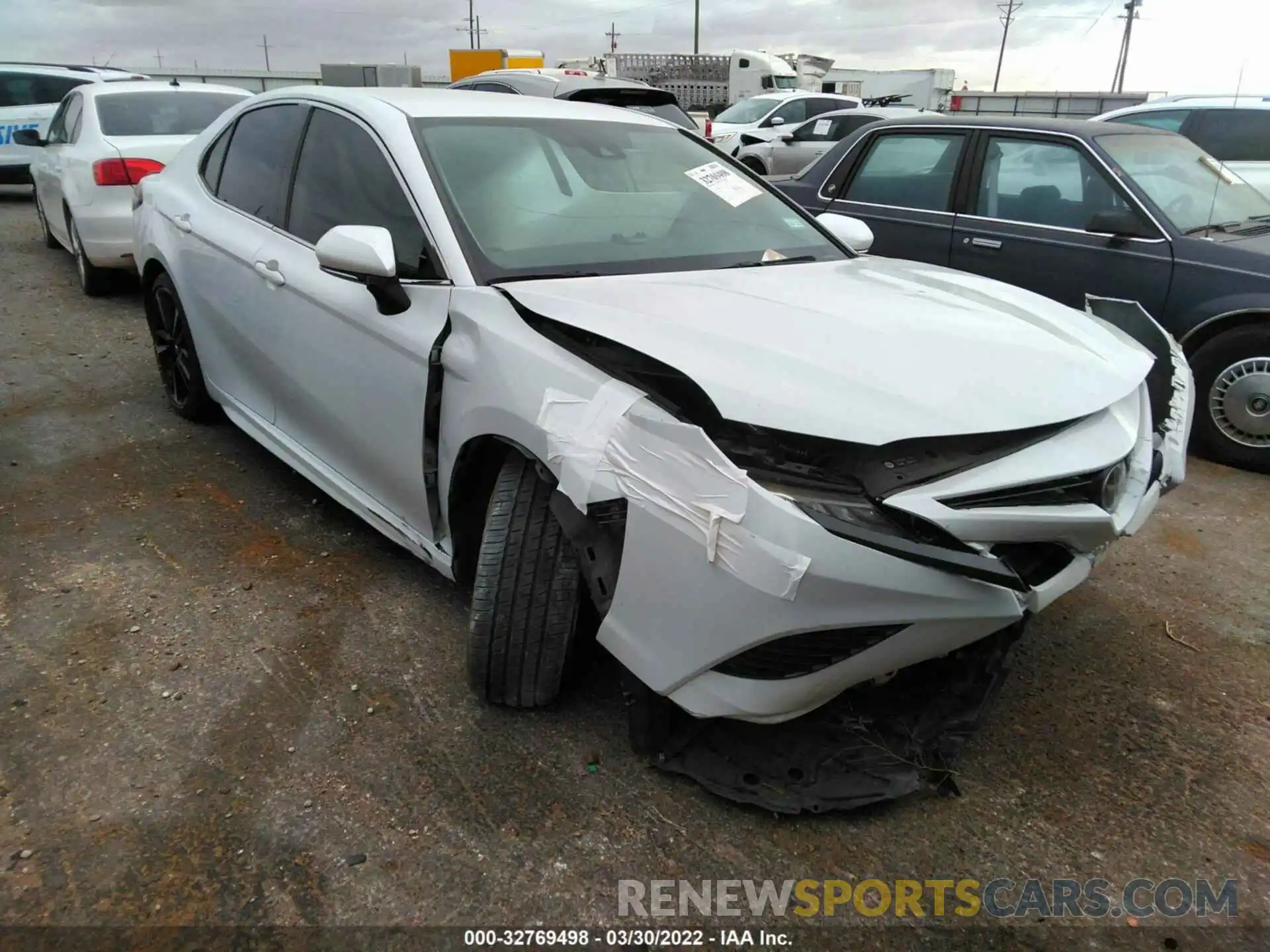 1 Photograph of a damaged car 4T1B61HK0KU789373 TOYOTA CAMRY 2019