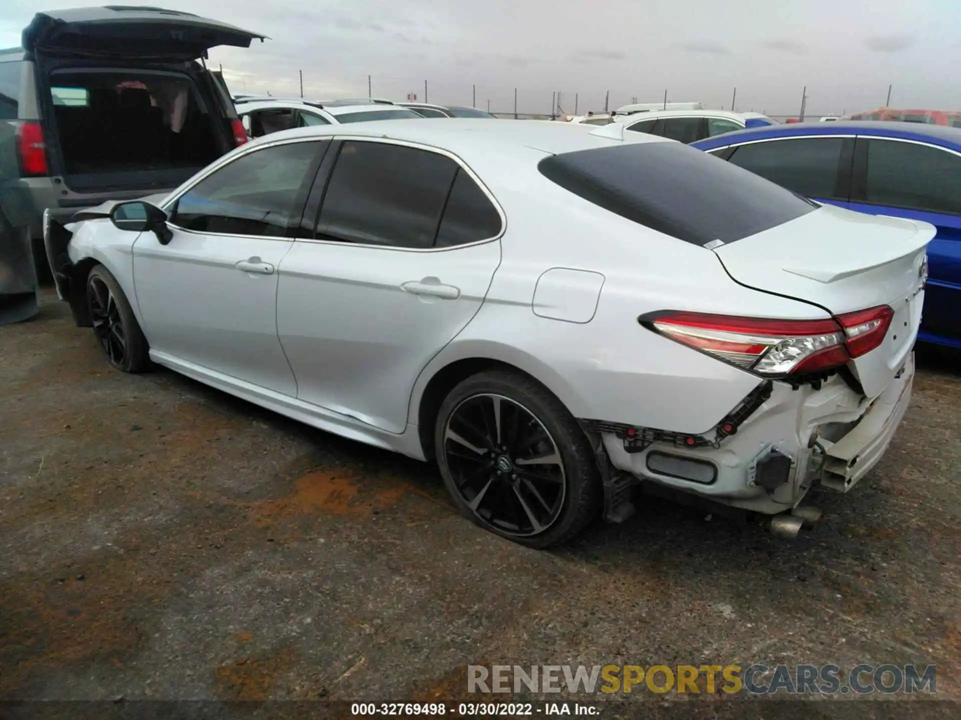 3 Photograph of a damaged car 4T1B61HK0KU789373 TOYOTA CAMRY 2019