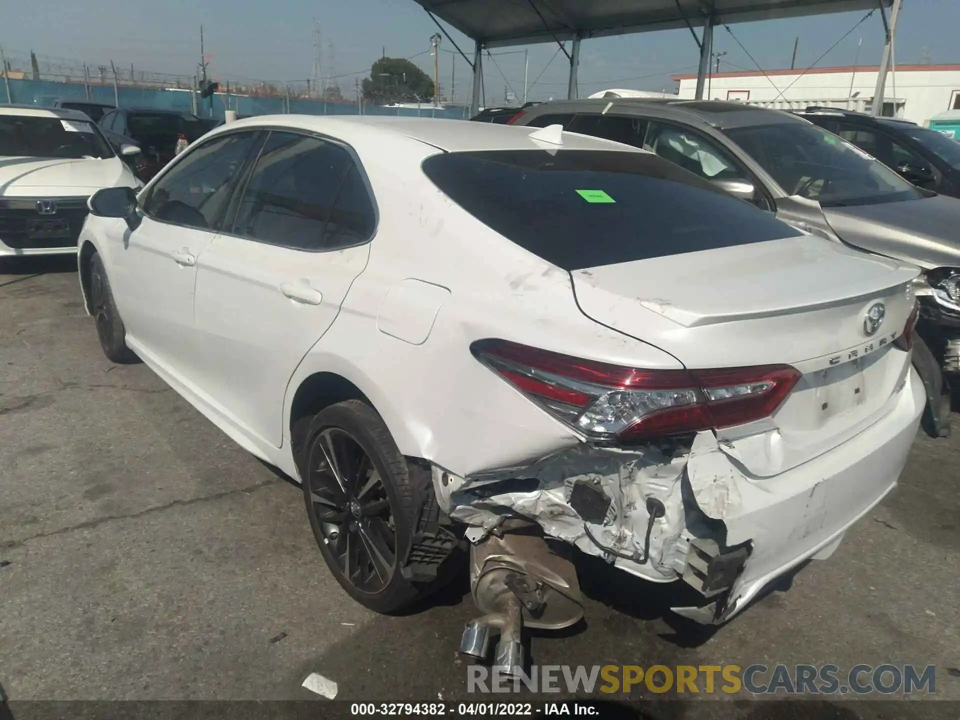 3 Photograph of a damaged car 4T1B61HK0KU789549 TOYOTA CAMRY 2019