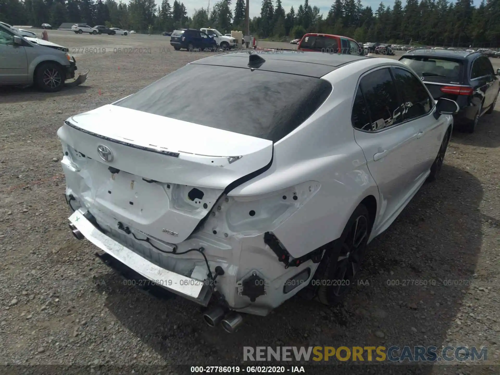 4 Photograph of a damaged car 4T1B61HK0KU790880 TOYOTA CAMRY 2019