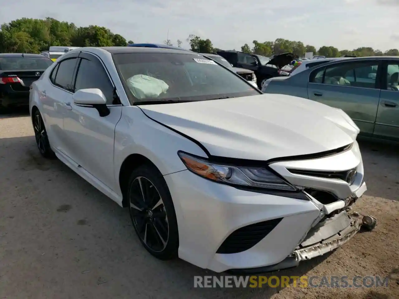 1 Photograph of a damaged car 4T1B61HK0KU790961 TOYOTA CAMRY 2019