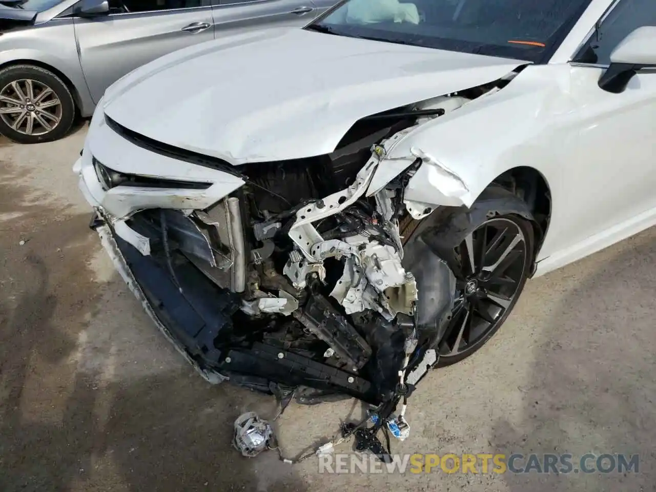 9 Photograph of a damaged car 4T1B61HK0KU790961 TOYOTA CAMRY 2019