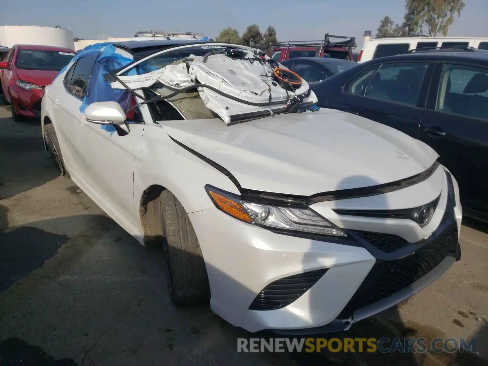 1 Photograph of a damaged car 4T1B61HK0KU794072 TOYOTA CAMRY 2019