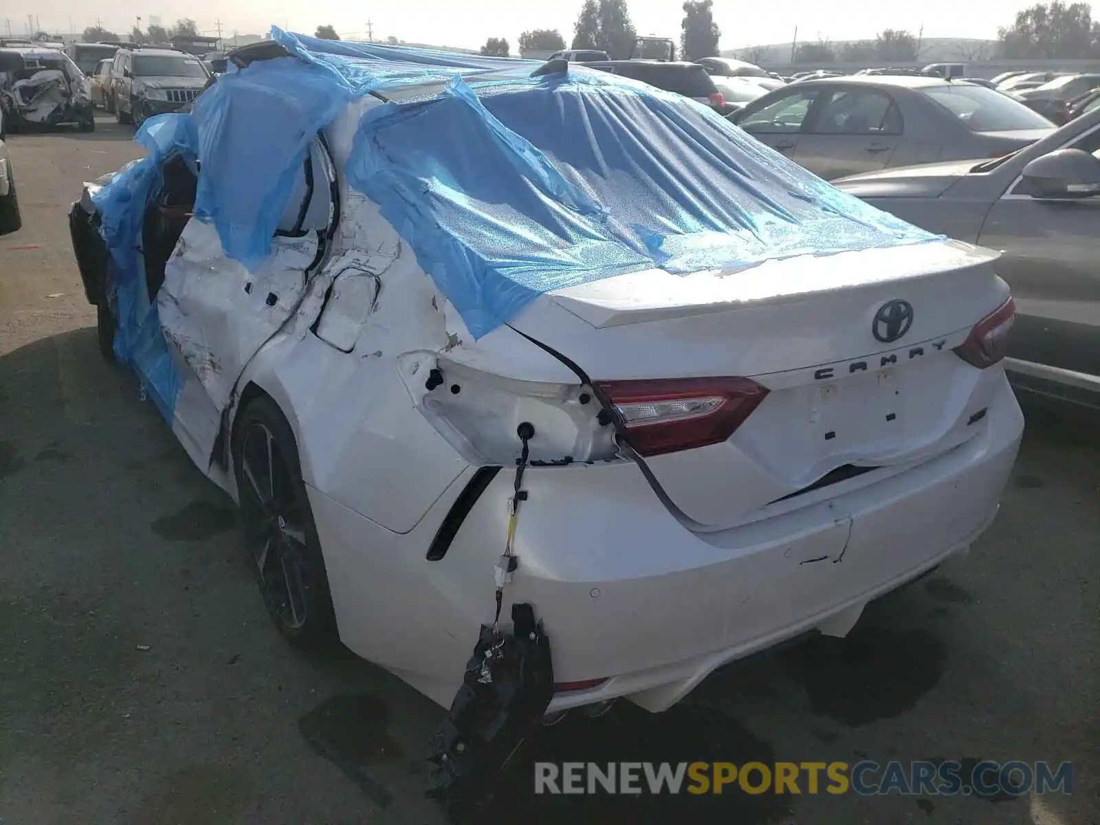 3 Photograph of a damaged car 4T1B61HK0KU794072 TOYOTA CAMRY 2019