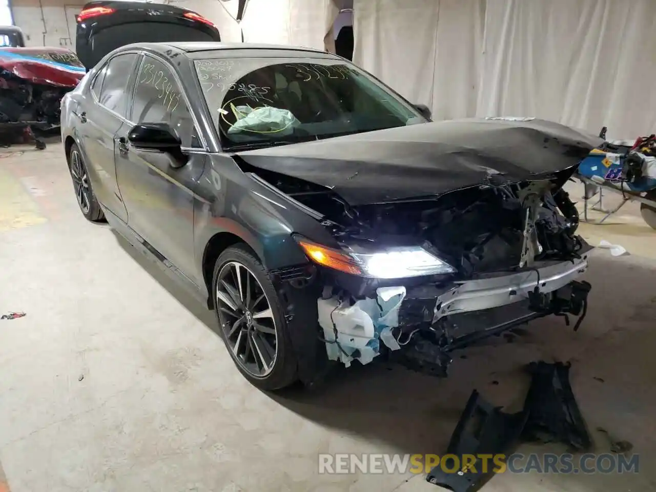 1 Photograph of a damaged car 4T1B61HK0KU795285 TOYOTA CAMRY 2019