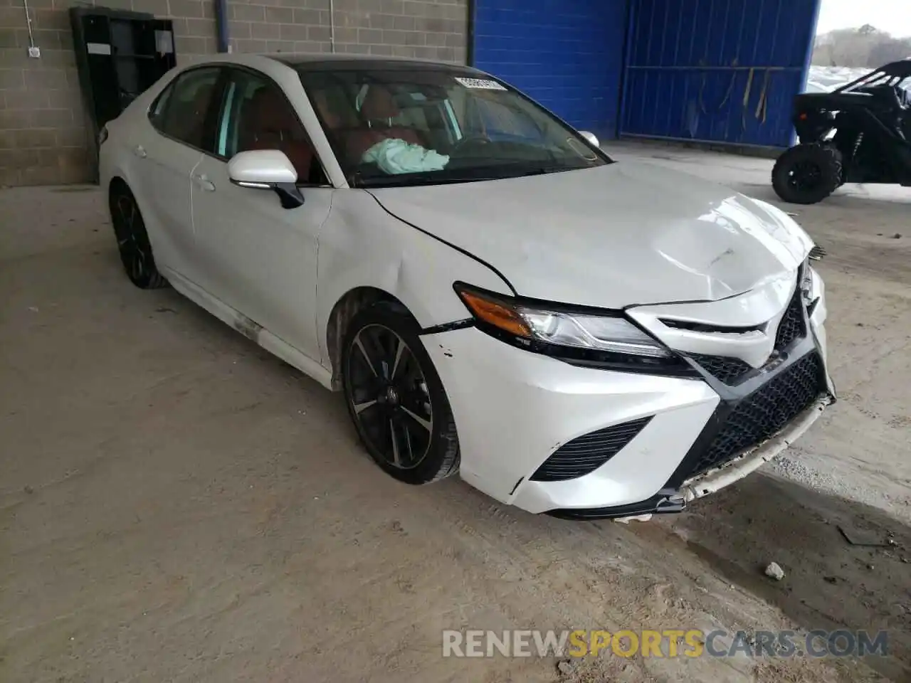 1 Photograph of a damaged car 4T1B61HK0KU795528 TOYOTA CAMRY 2019