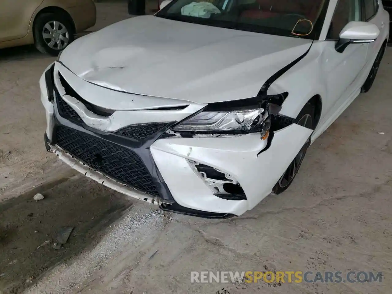 9 Photograph of a damaged car 4T1B61HK0KU795528 TOYOTA CAMRY 2019