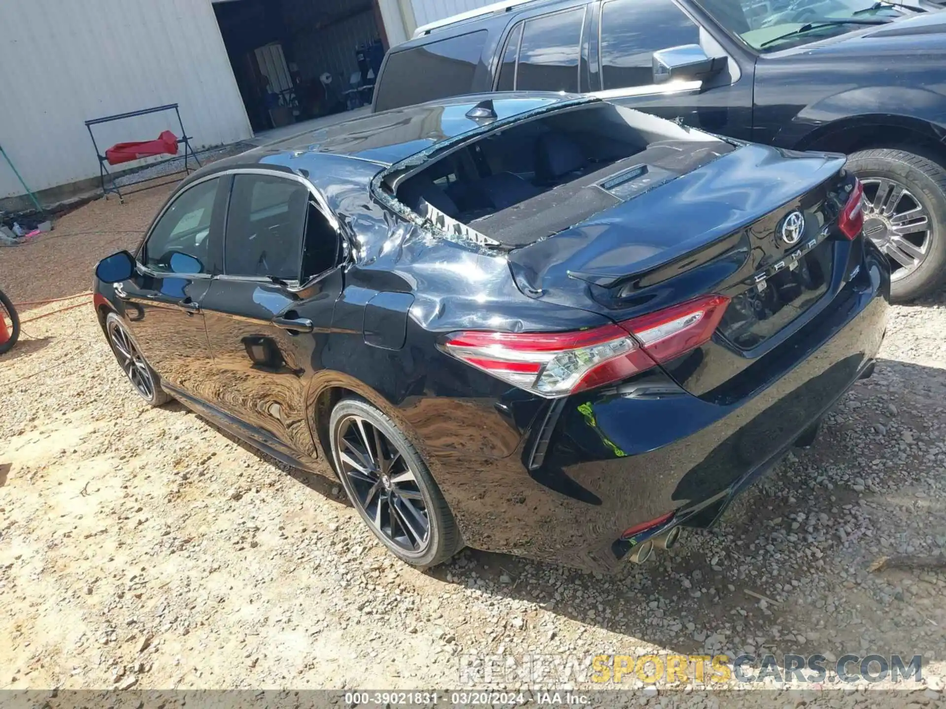 3 Photograph of a damaged car 4T1B61HK0KU796758 TOYOTA CAMRY 2019