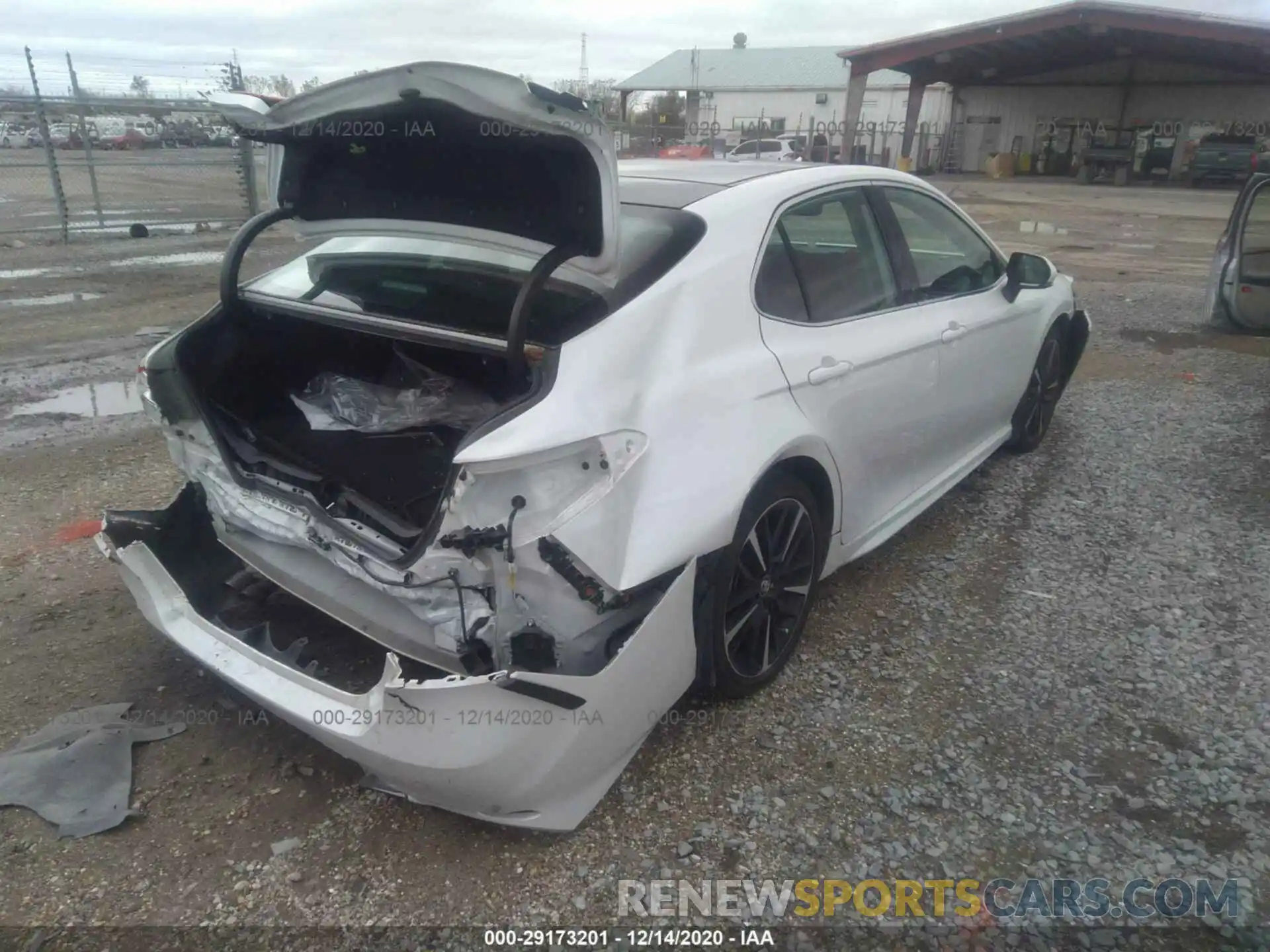 4 Photograph of a damaged car 4T1B61HK0KU799420 TOYOTA CAMRY 2019