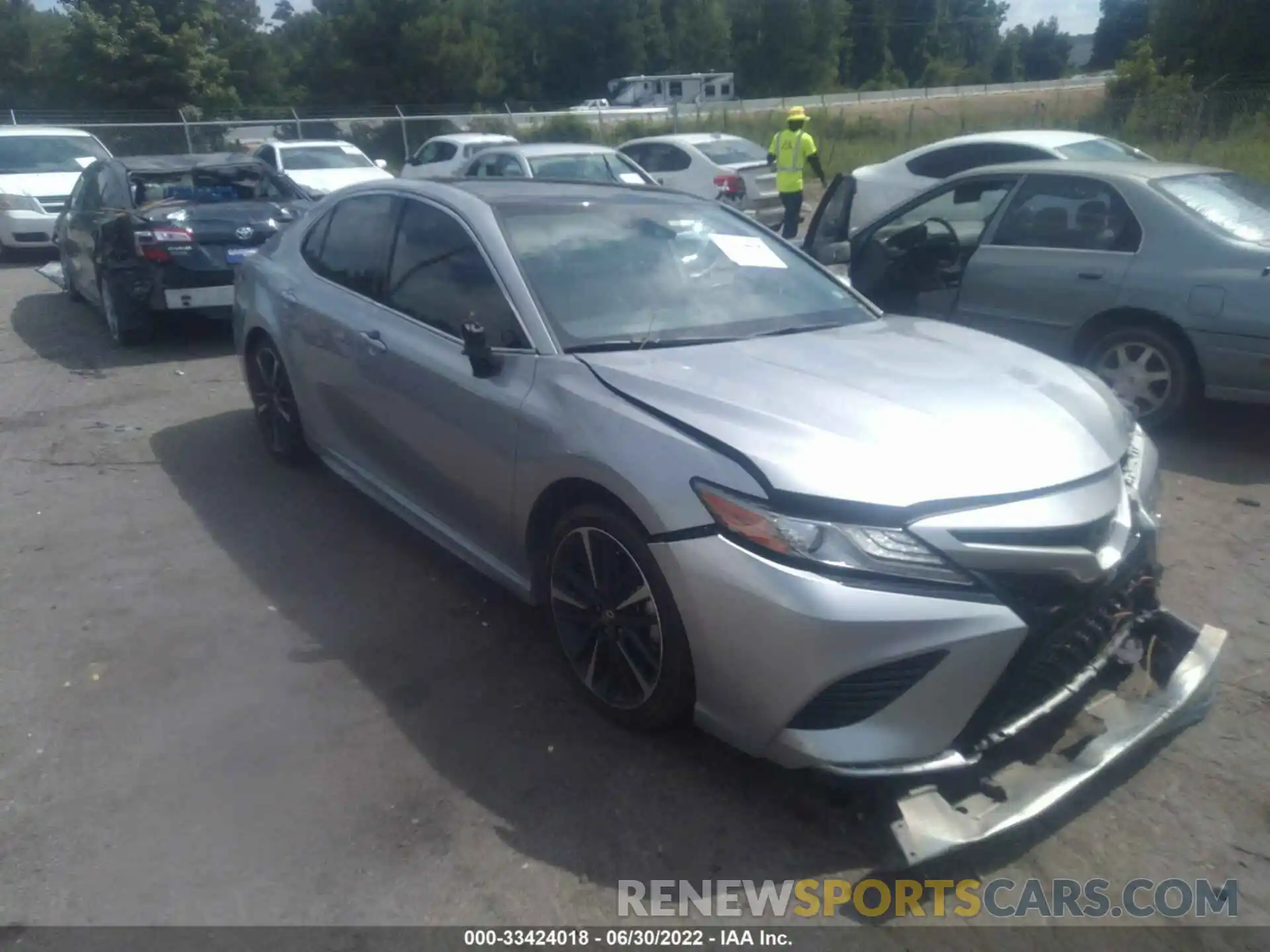 1 Photograph of a damaged car 4T1B61HK0KU804194 TOYOTA CAMRY 2019