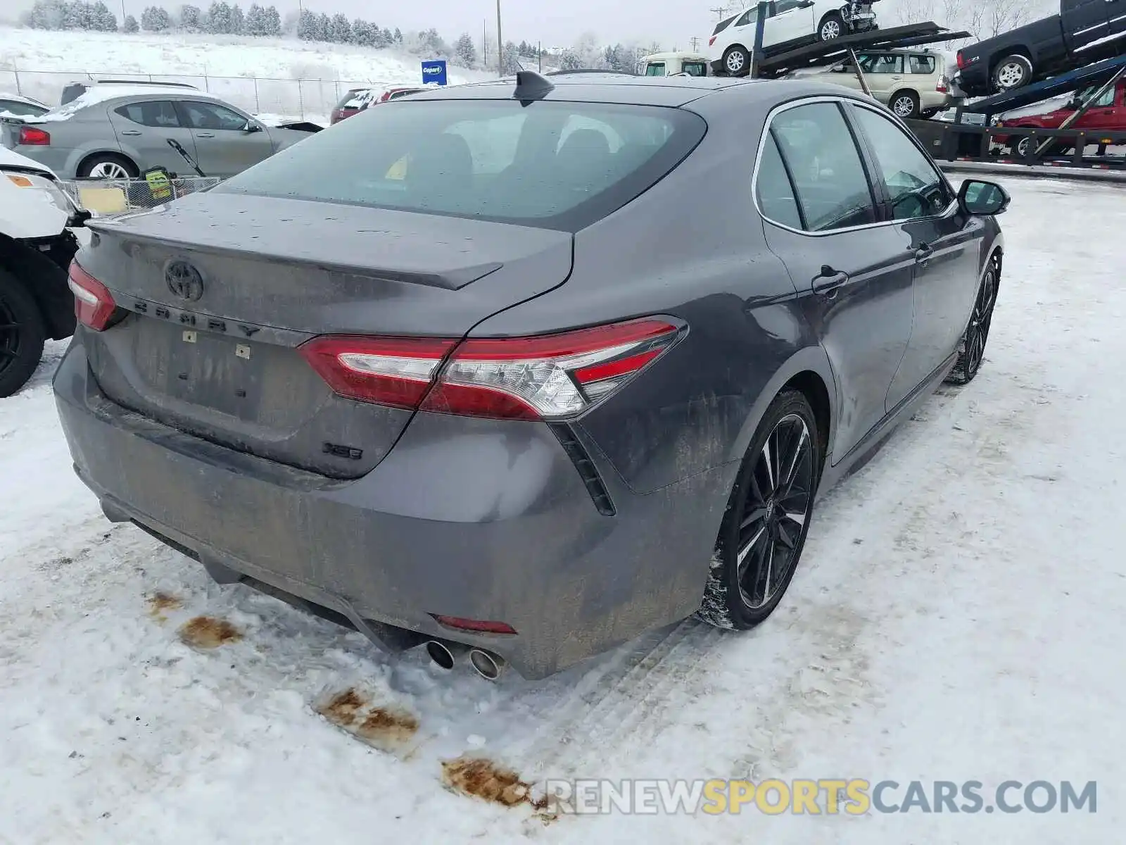 4 Photograph of a damaged car 4T1B61HK0KU818922 TOYOTA CAMRY 2019