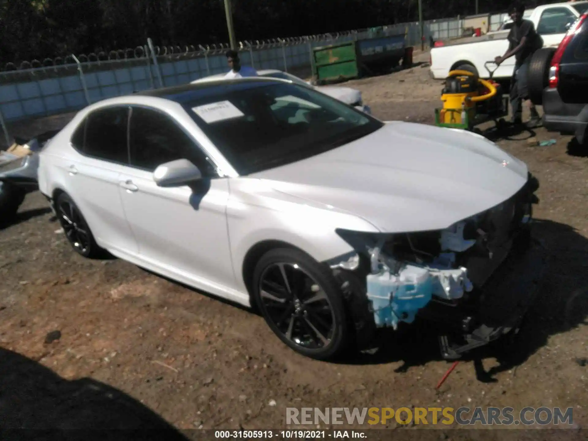 1 Photograph of a damaged car 4T1B61HK0KU830701 TOYOTA CAMRY 2019