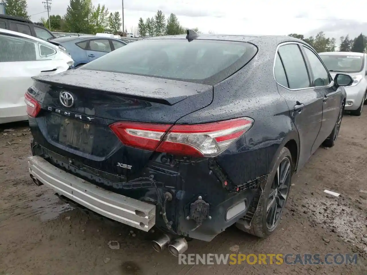 4 Photograph of a damaged car 4T1B61HK0KU834490 TOYOTA CAMRY 2019