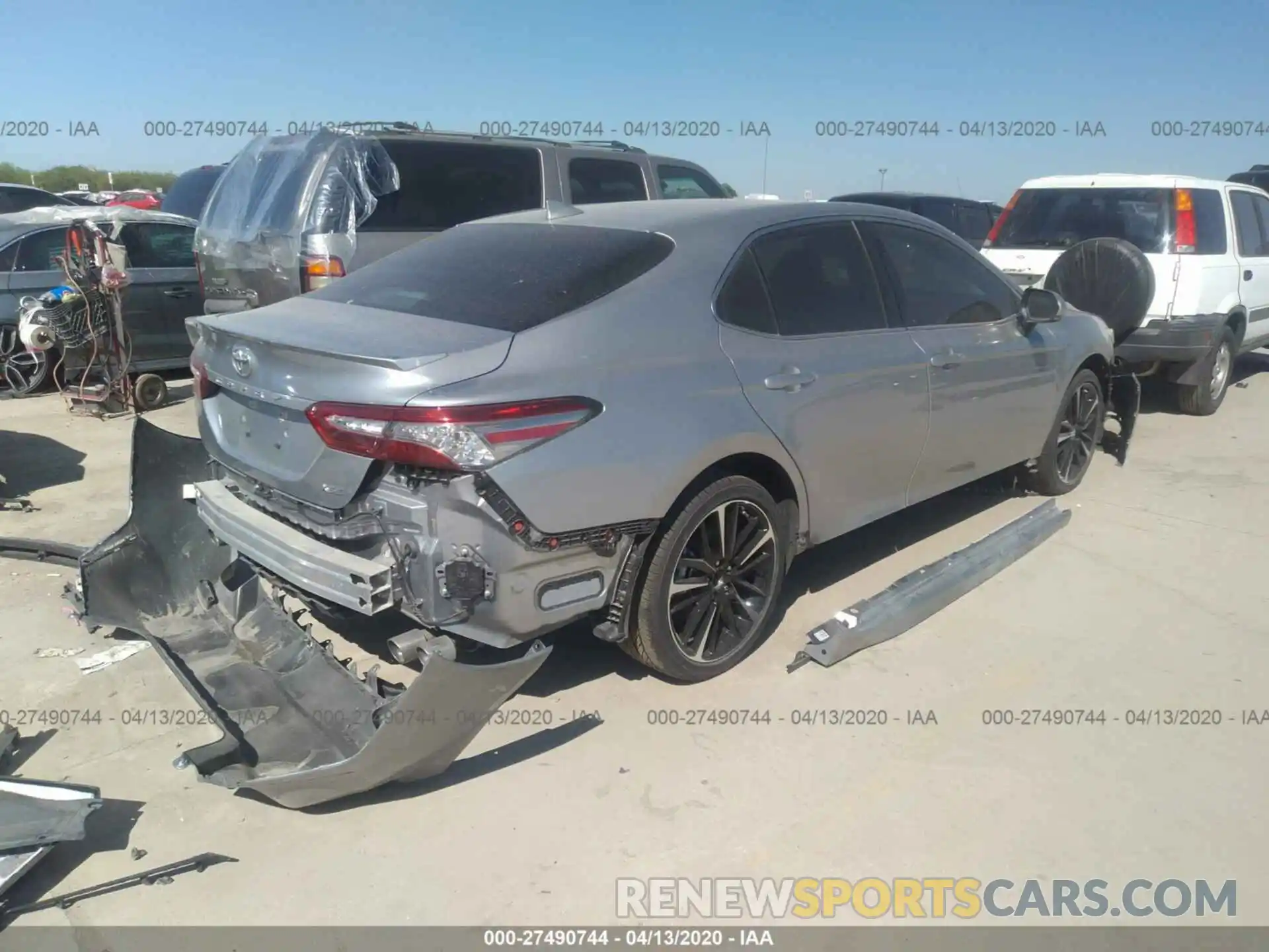 4 Photograph of a damaged car 4T1B61HK0KU836420 TOYOTA CAMRY 2019