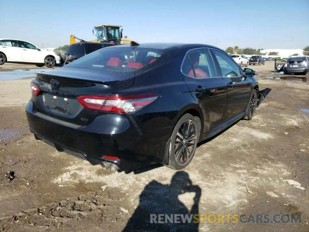 4 Photograph of a damaged car 4T1B61HK0KU845716 TOYOTA CAMRY 2019