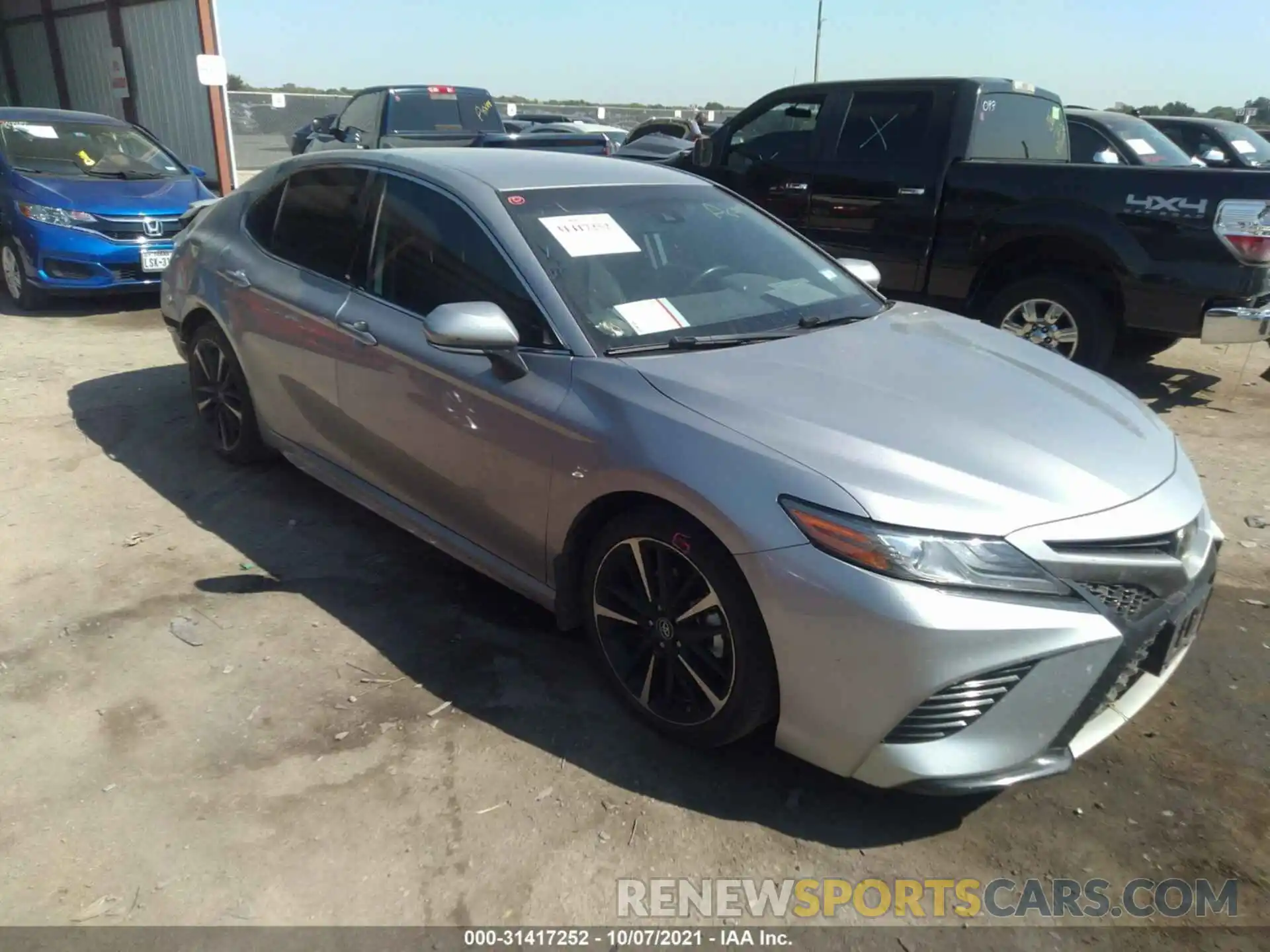 1 Photograph of a damaged car 4T1B61HK1KU170247 TOYOTA CAMRY 2019