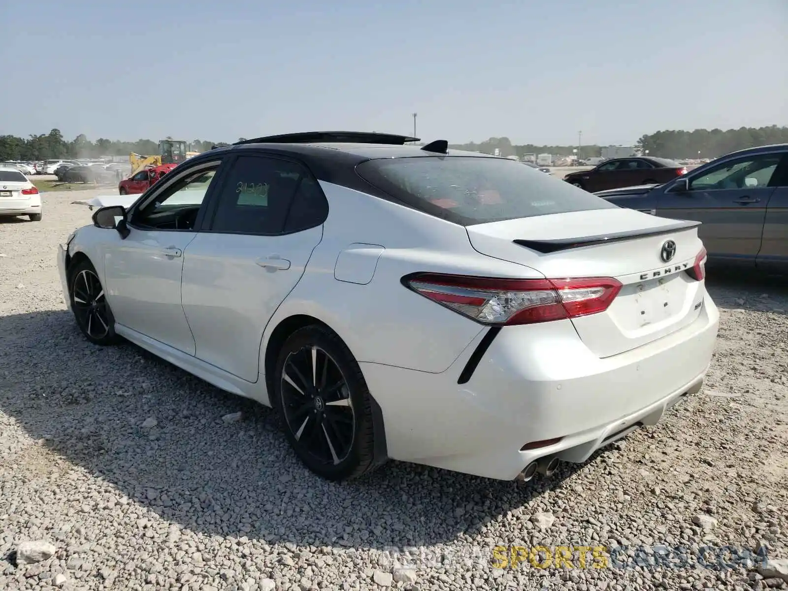 3 Фотография поврежденного автомобиля 4T1B61HK1KU176940 TOYOTA CAMRY 2019