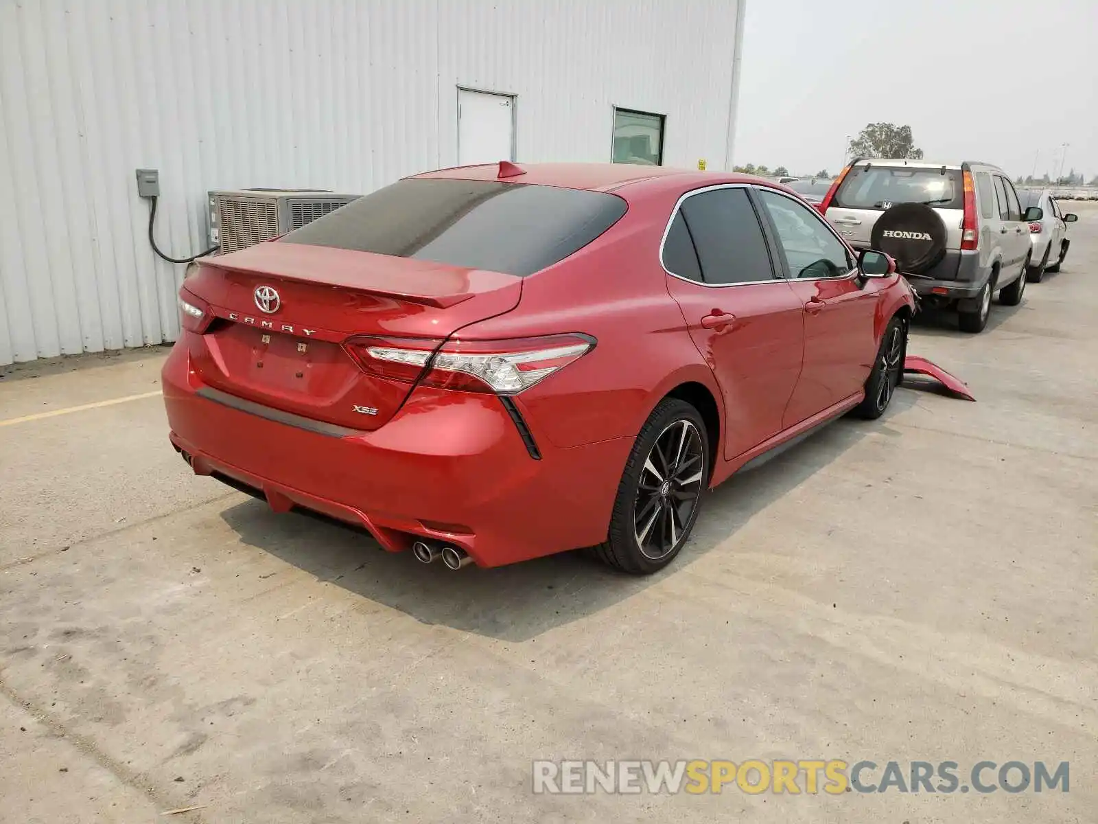 4 Photograph of a damaged car 4T1B61HK1KU180986 TOYOTA CAMRY 2019