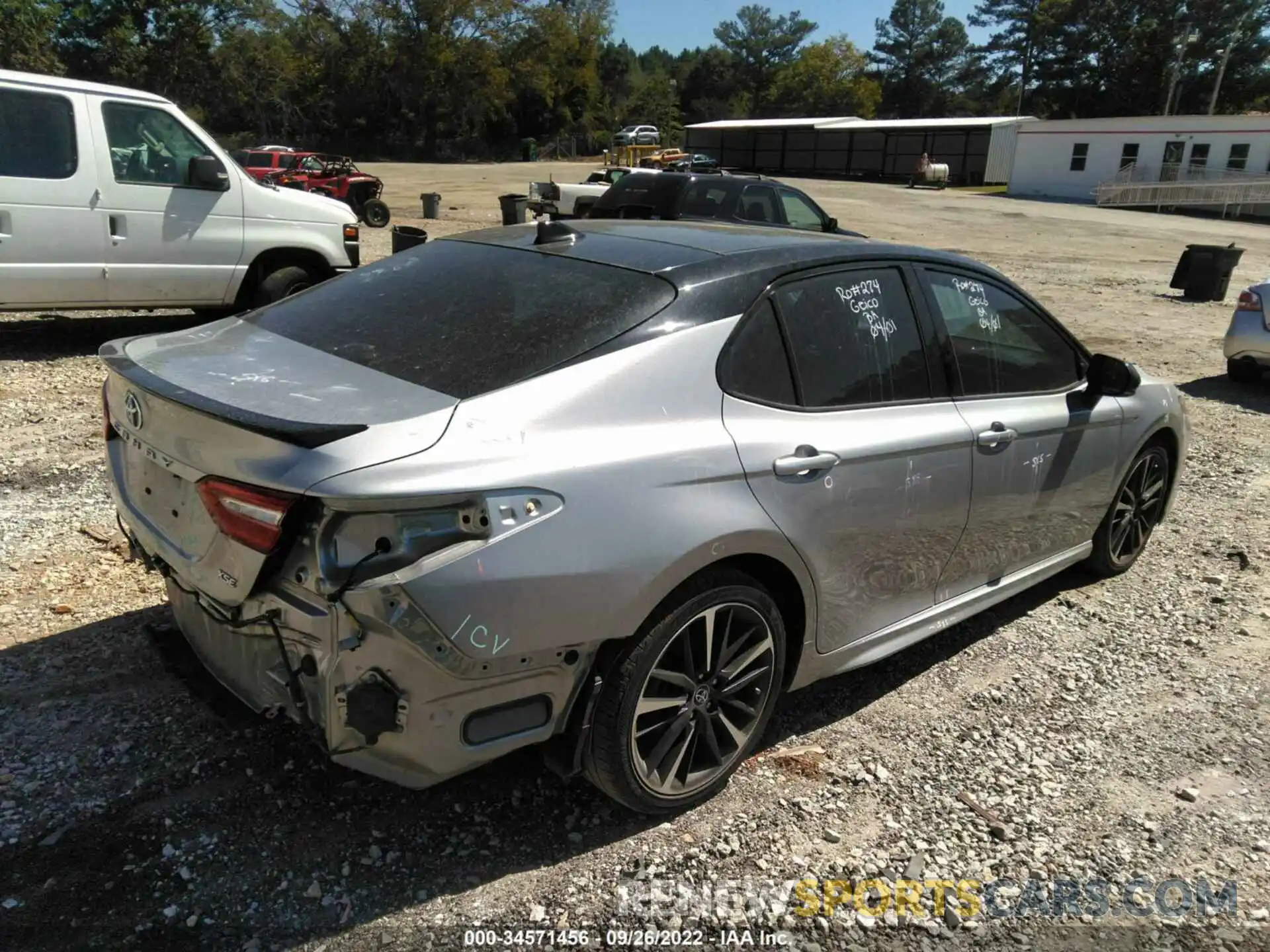 4 Photograph of a damaged car 4T1B61HK1KU193043 TOYOTA CAMRY 2019