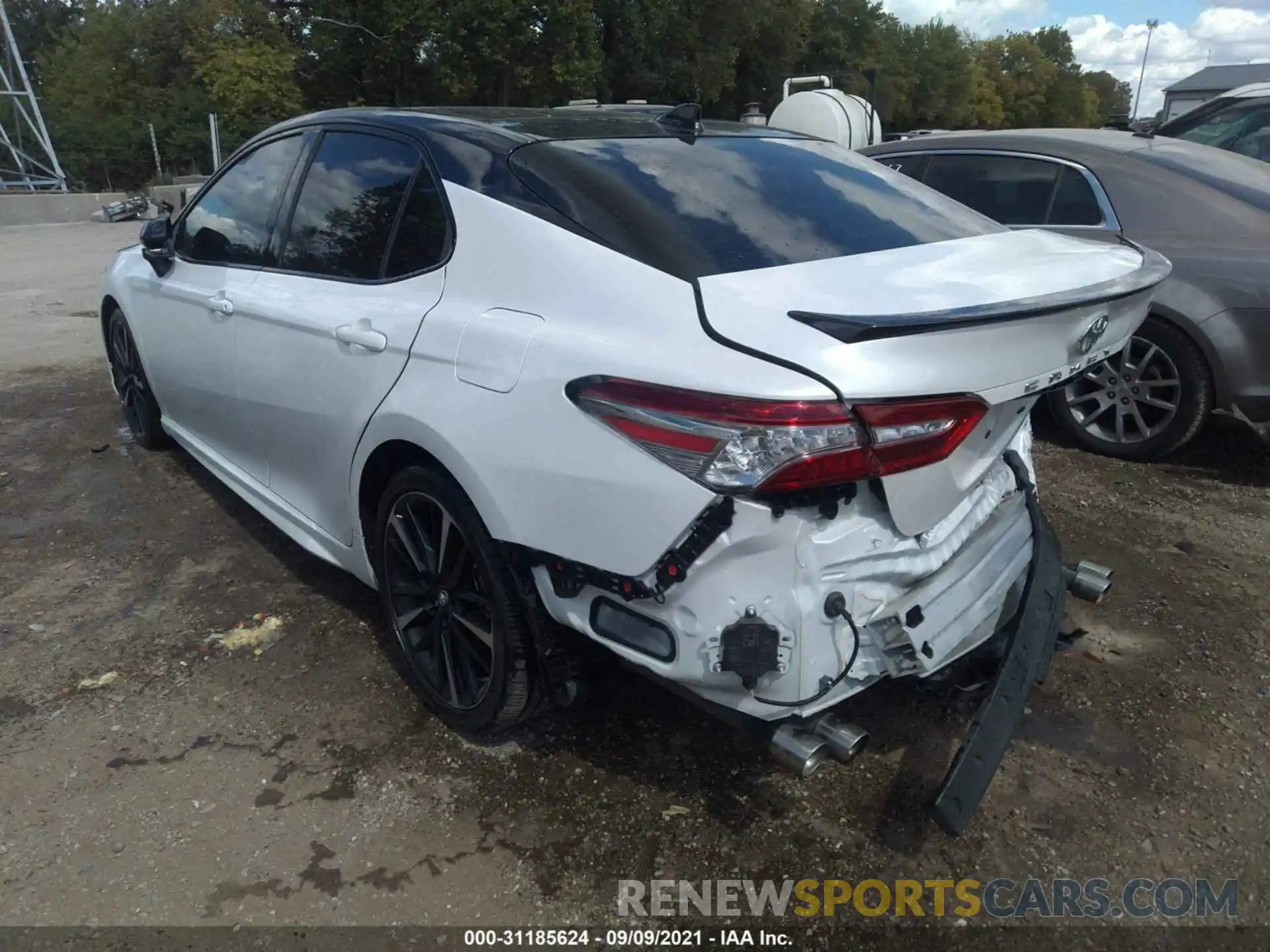 3 Photograph of a damaged car 4T1B61HK1KU195455 TOYOTA CAMRY 2019