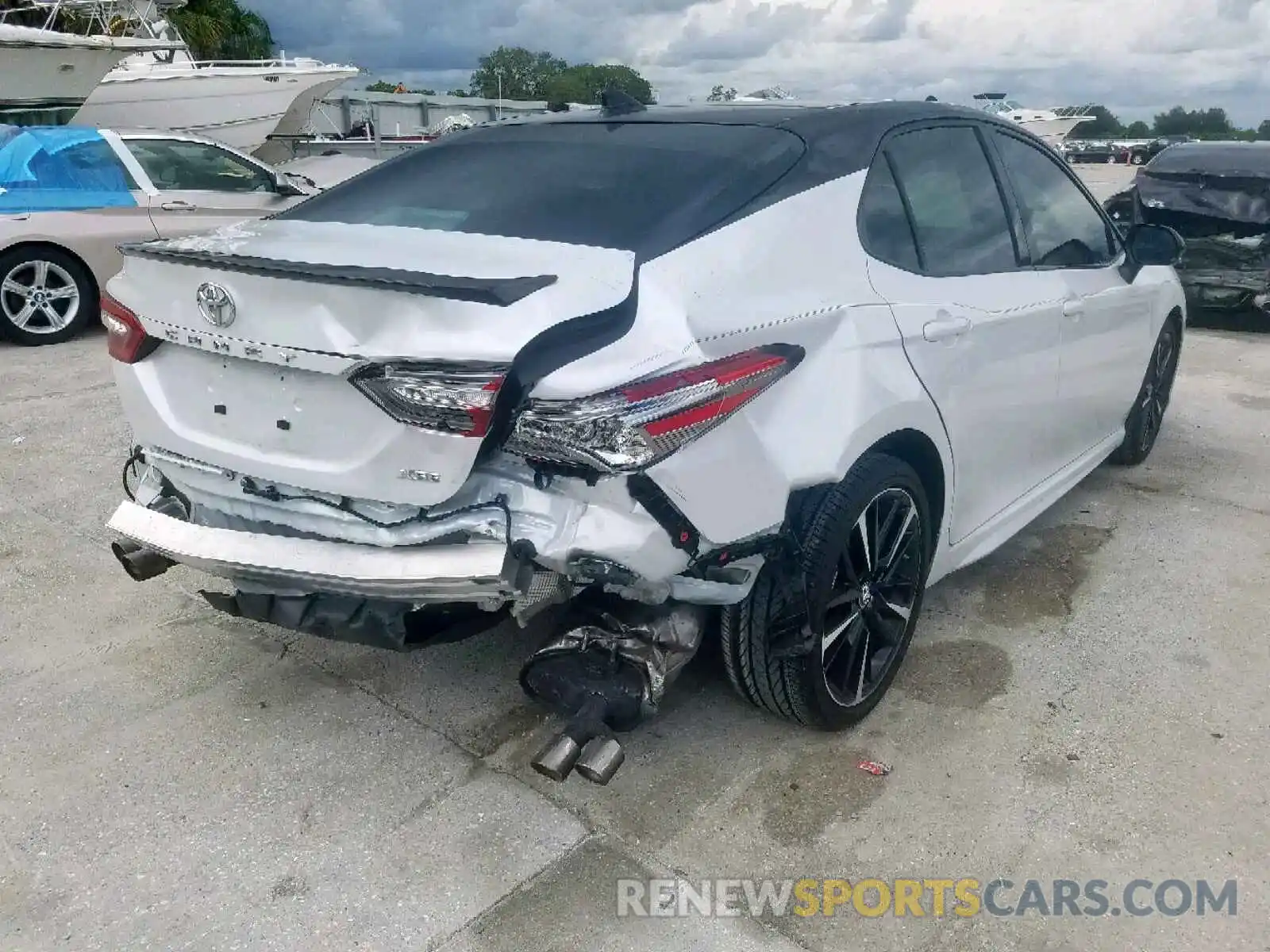 4 Photograph of a damaged car 4T1B61HK1KU201755 TOYOTA CAMRY 2019