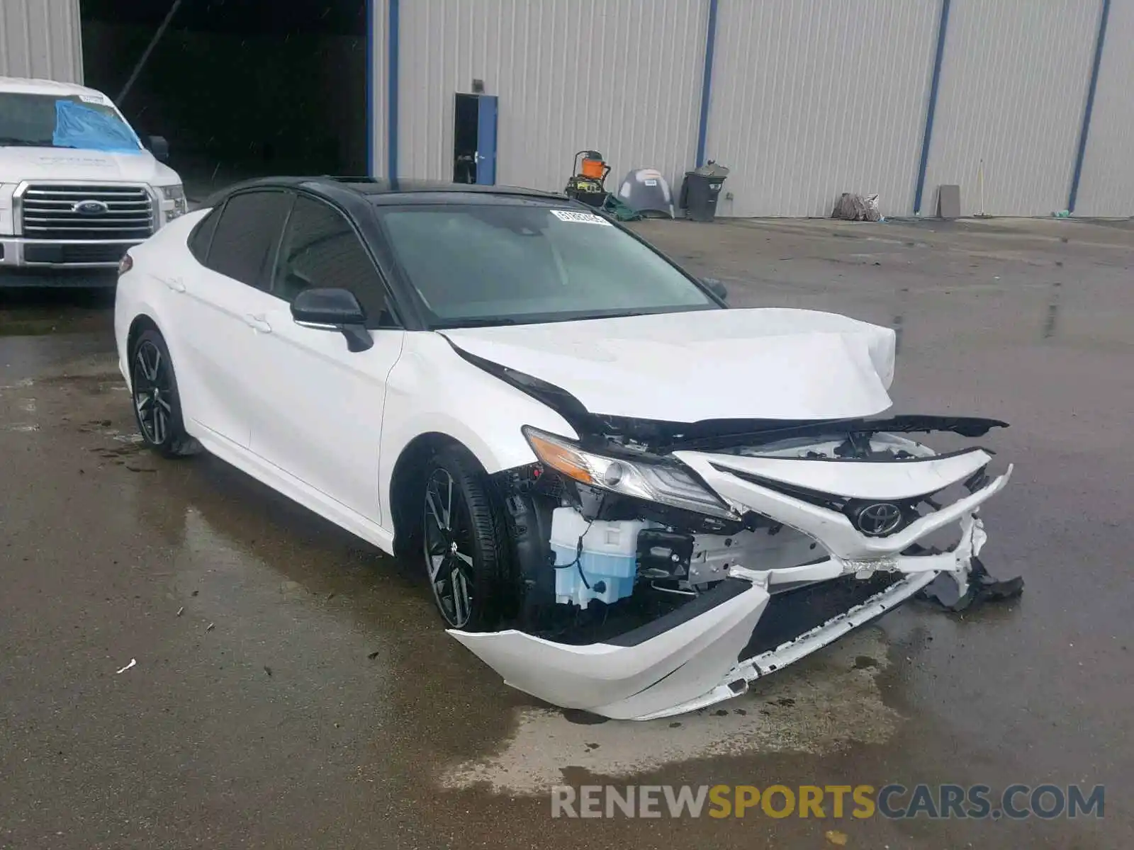 1 Photograph of a damaged car 4T1B61HK1KU209533 TOYOTA CAMRY 2019