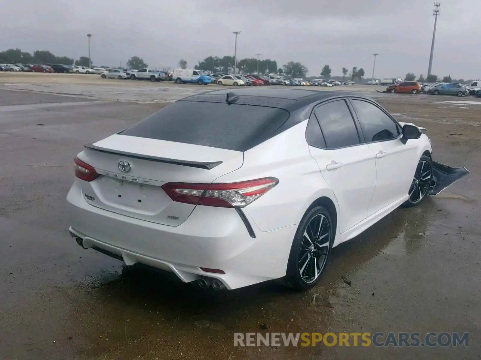 4 Photograph of a damaged car 4T1B61HK1KU209533 TOYOTA CAMRY 2019