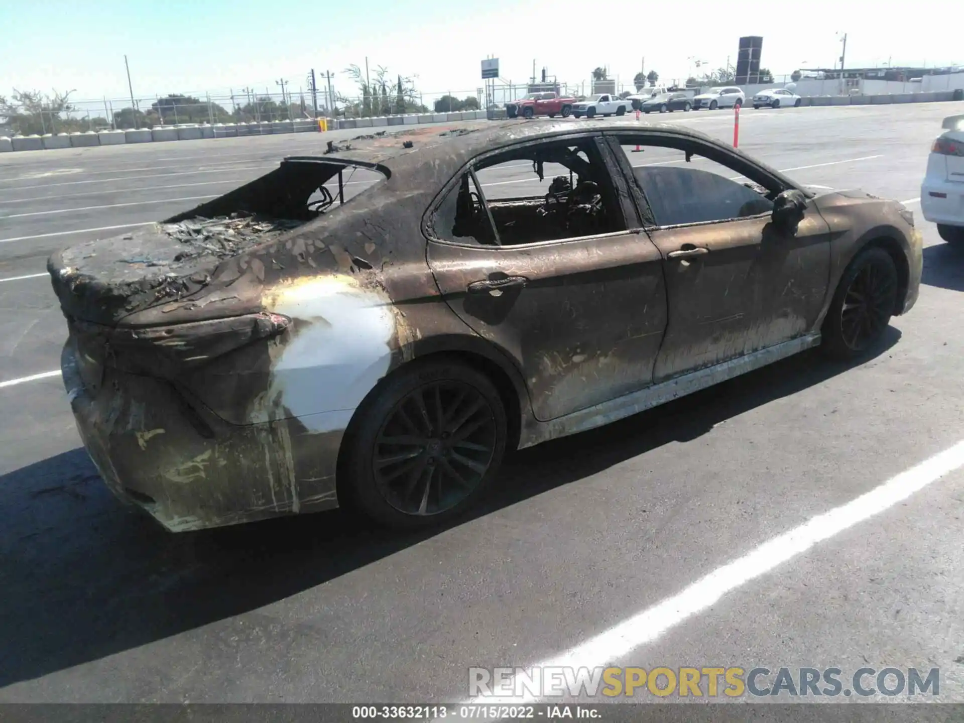 4 Photograph of a damaged car 4T1B61HK1KU211931 TOYOTA CAMRY 2019