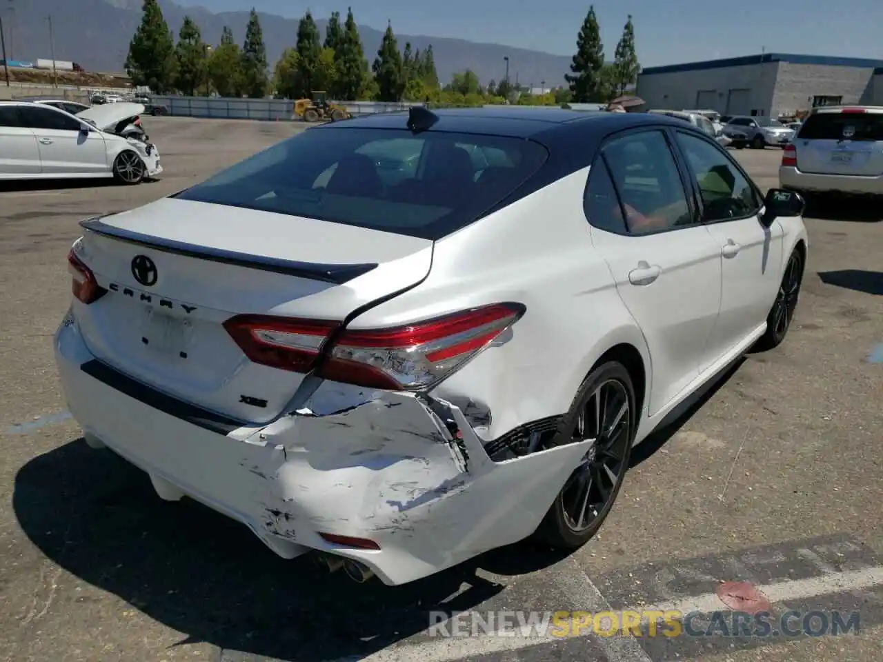 4 Photograph of a damaged car 4T1B61HK1KU220242 TOYOTA CAMRY 2019