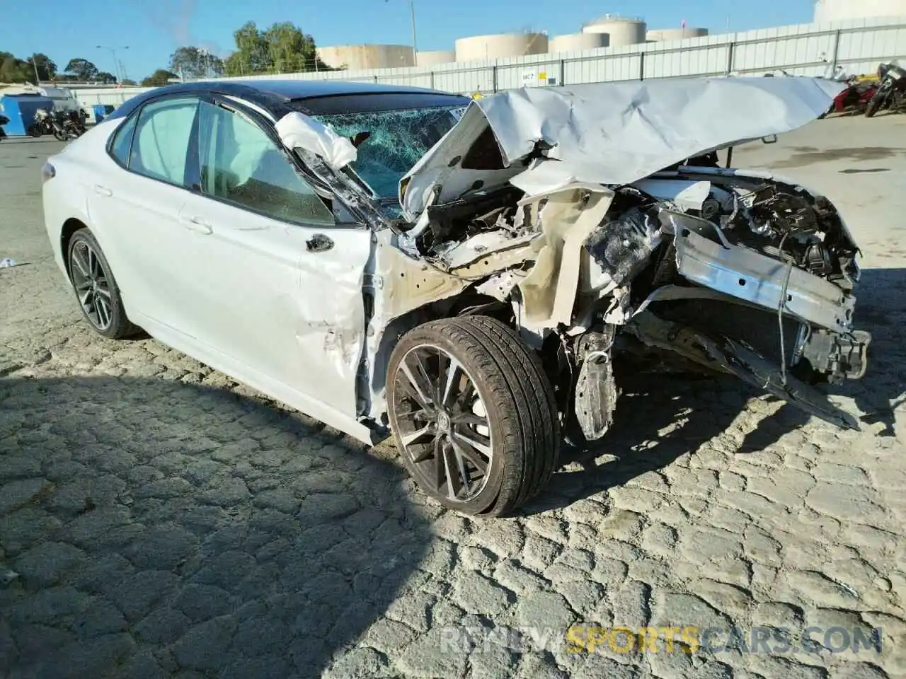 1 Photograph of a damaged car 4T1B61HK1KU225800 TOYOTA CAMRY 2019