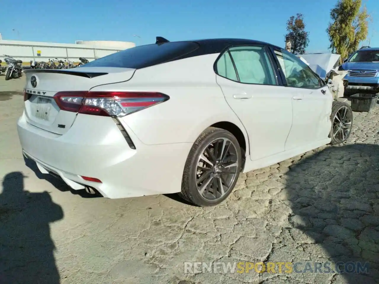 4 Photograph of a damaged car 4T1B61HK1KU225800 TOYOTA CAMRY 2019