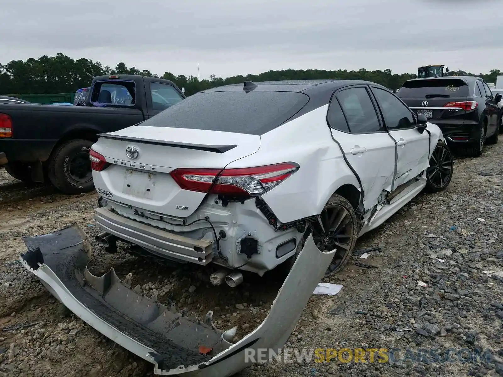 4 Photograph of a damaged car 4T1B61HK1KU231435 TOYOTA CAMRY 2019