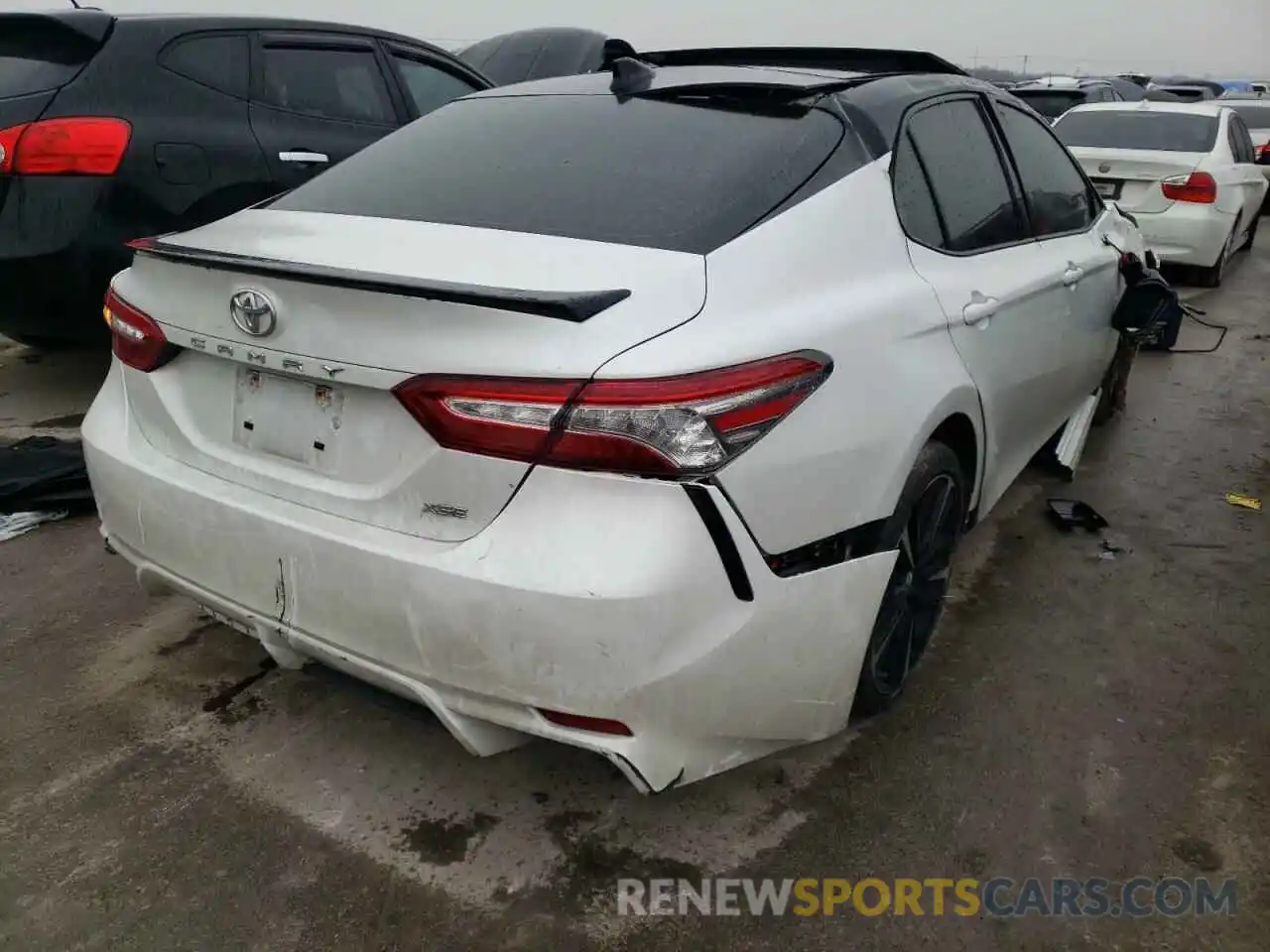 4 Photograph of a damaged car 4T1B61HK1KU232830 TOYOTA CAMRY 2019