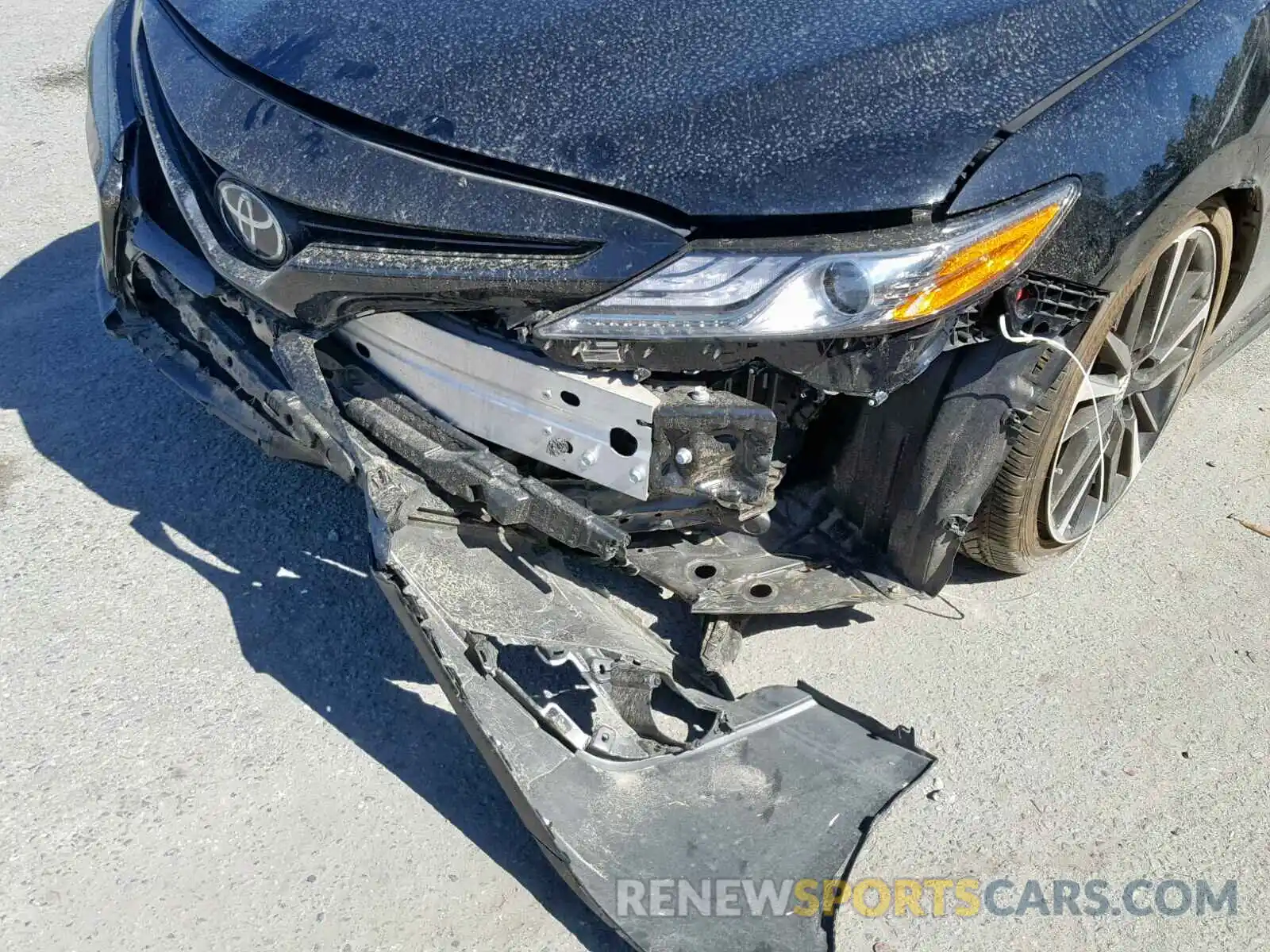 9 Photograph of a damaged car 4T1B61HK1KU242094 TOYOTA CAMRY 2019