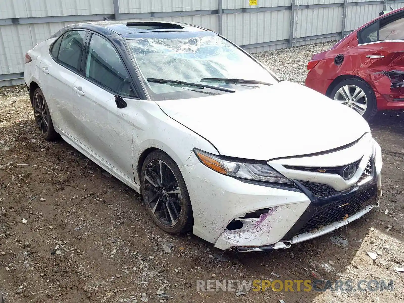 1 Photograph of a damaged car 4T1B61HK1KU258599 TOYOTA CAMRY 2019