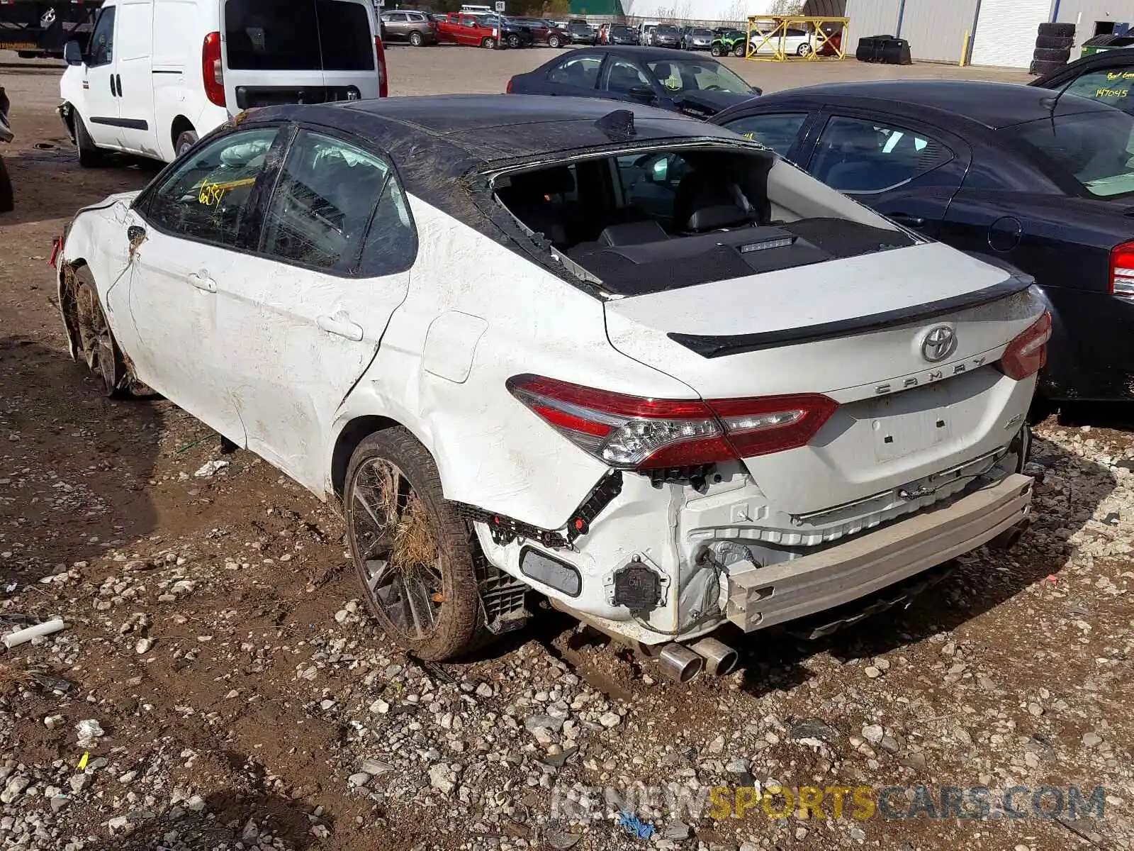 3 Photograph of a damaged car 4T1B61HK1KU258599 TOYOTA CAMRY 2019