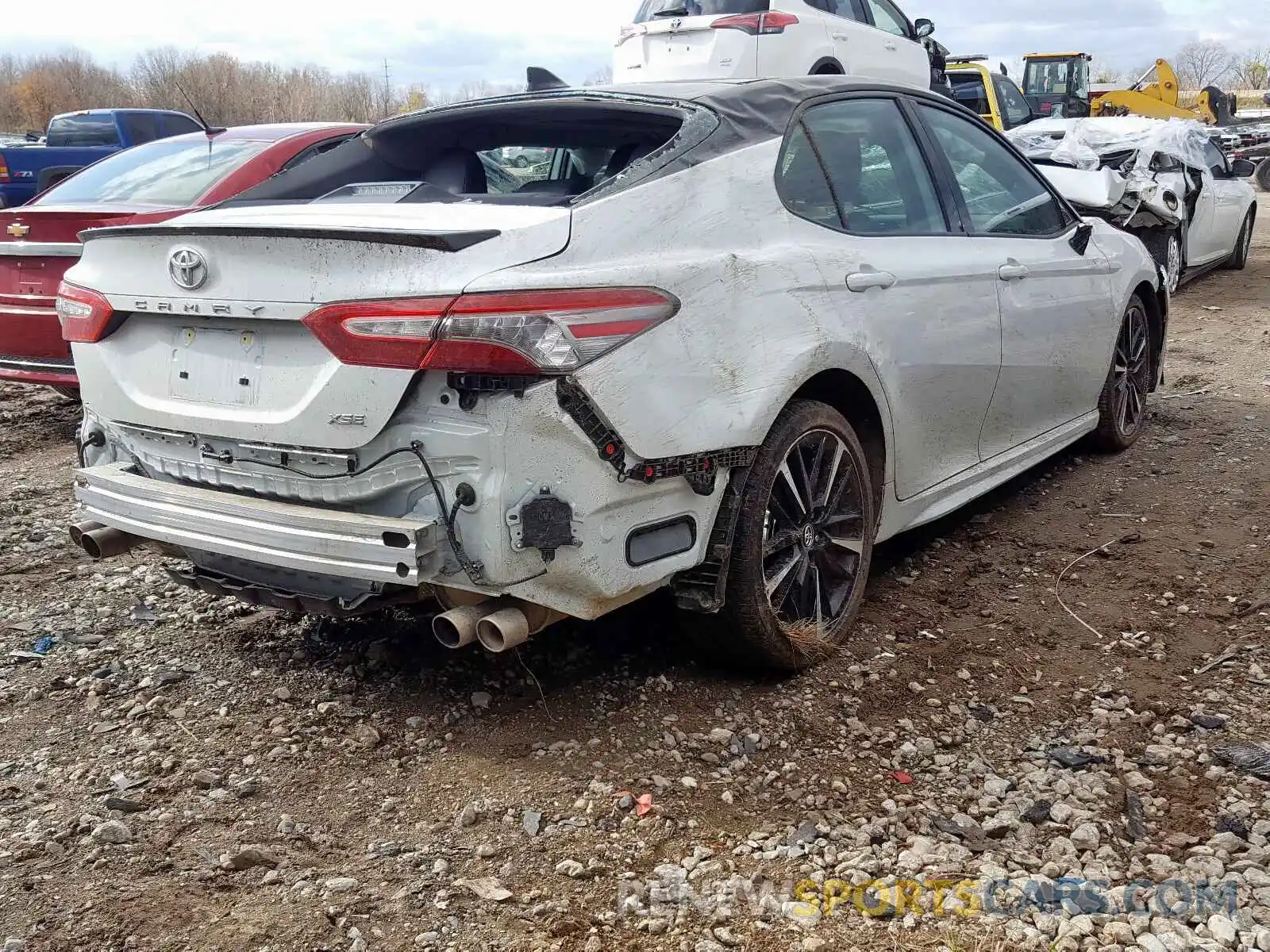 4 Photograph of a damaged car 4T1B61HK1KU258599 TOYOTA CAMRY 2019