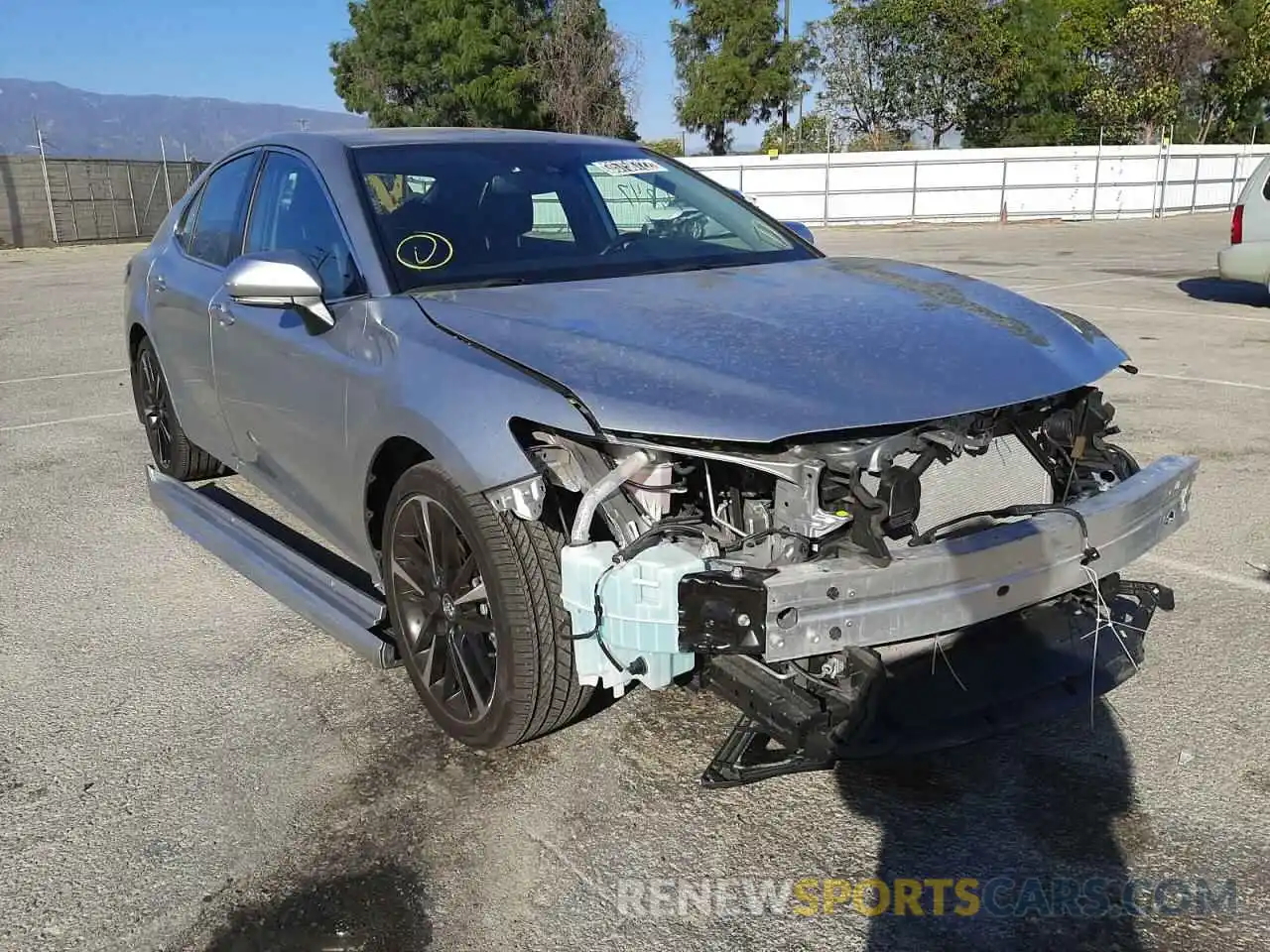 1 Photograph of a damaged car 4T1B61HK1KU266282 TOYOTA CAMRY 2019