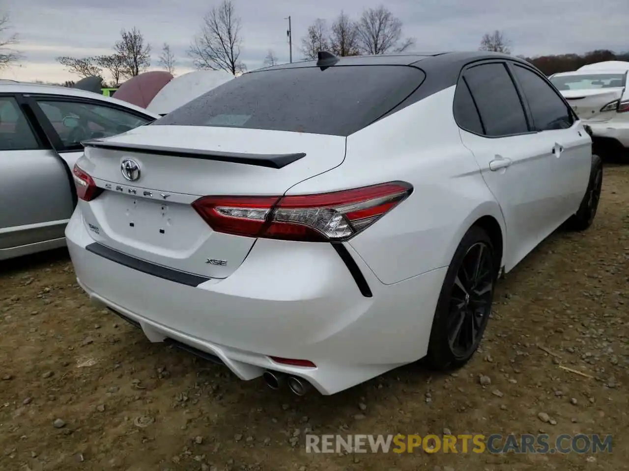 4 Photograph of a damaged car 4T1B61HK1KU269442 TOYOTA CAMRY 2019