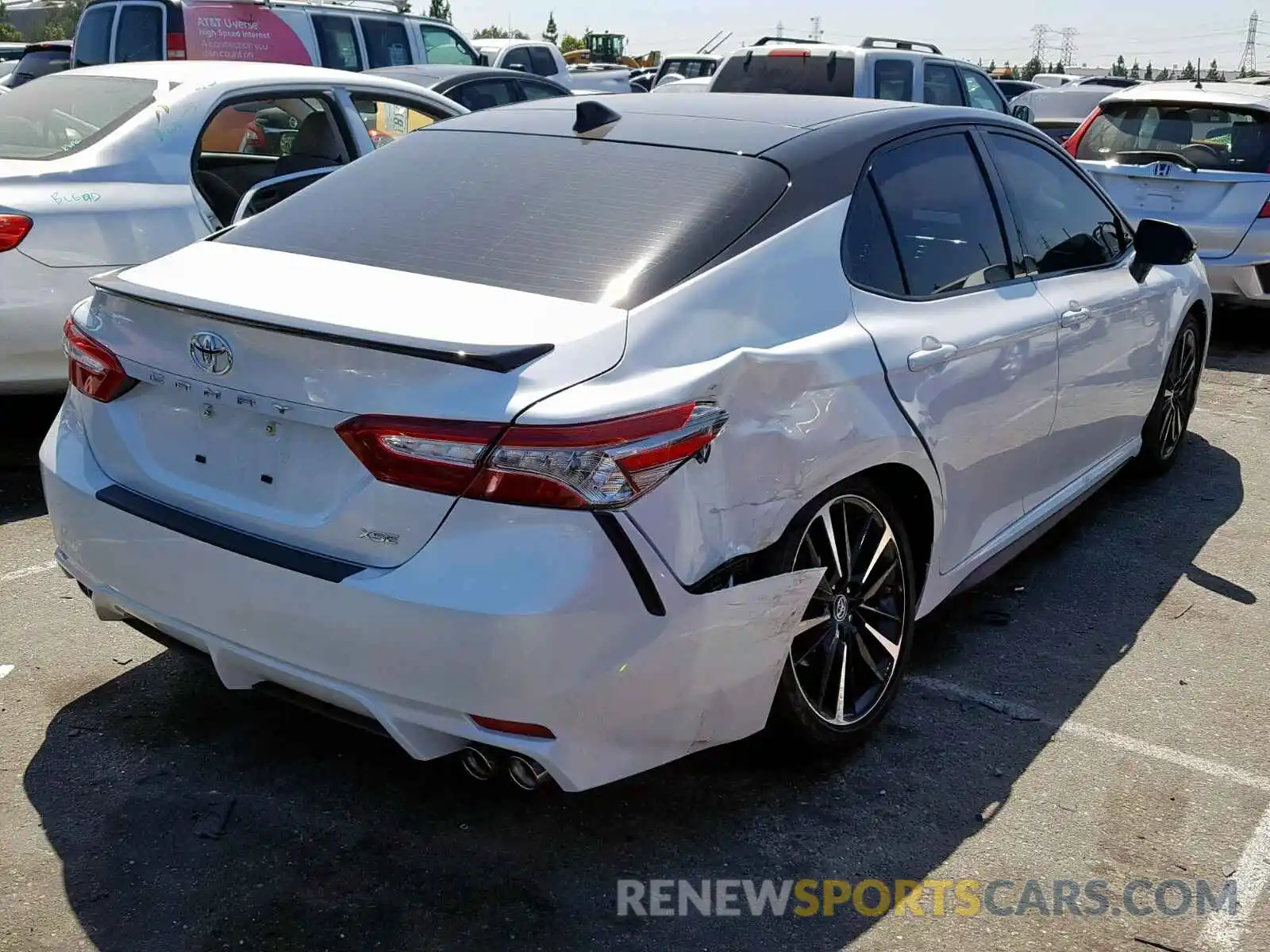 4 Photograph of a damaged car 4T1B61HK1KU272177 TOYOTA CAMRY 2019