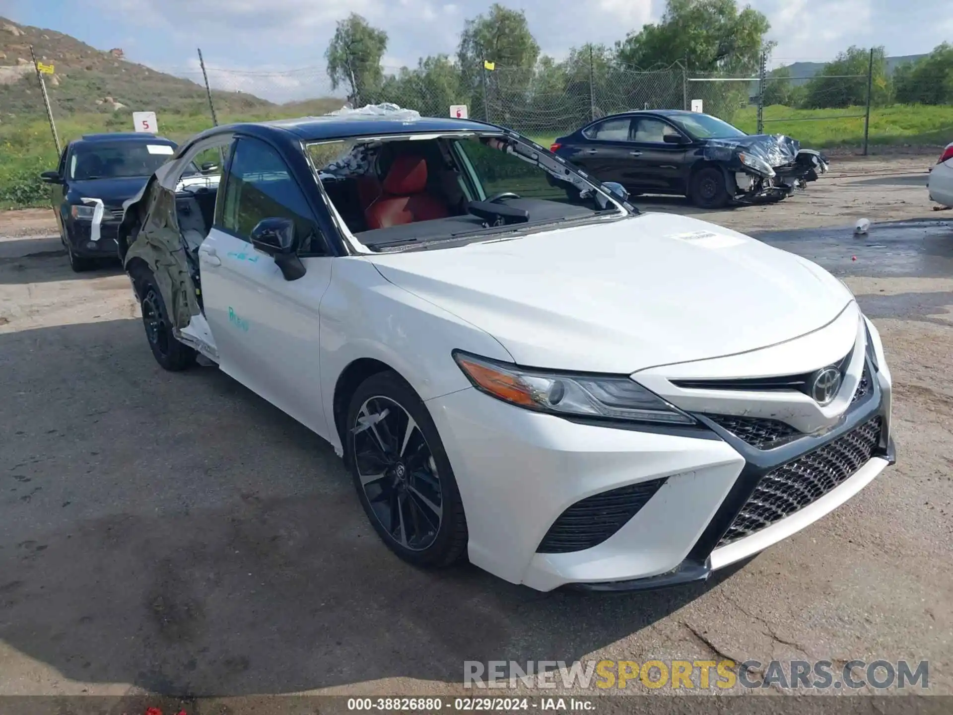 1 Photograph of a damaged car 4T1B61HK1KU272602 TOYOTA CAMRY 2019